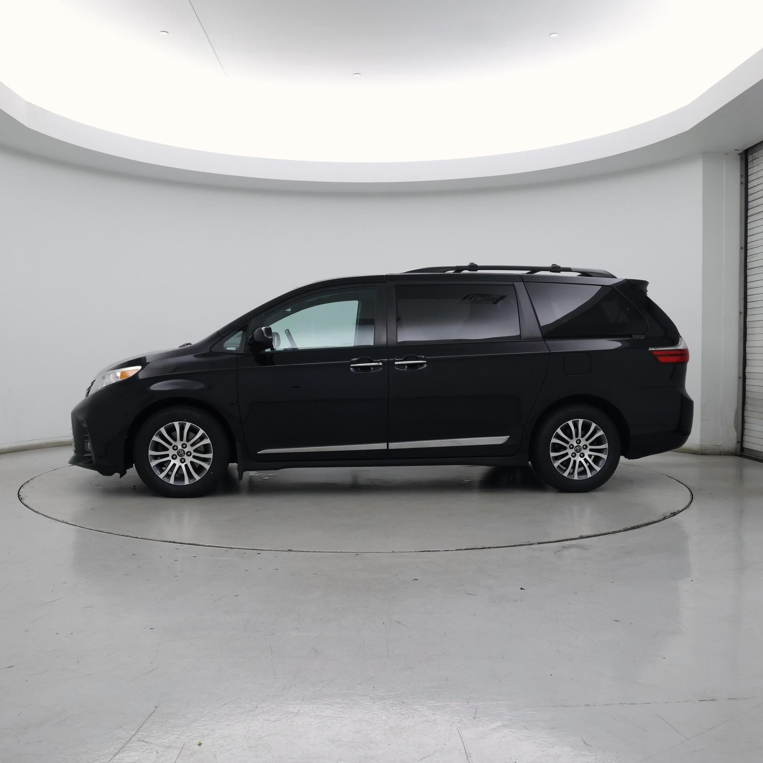 Thumbnail: 2020 Toyota Sienna - 3