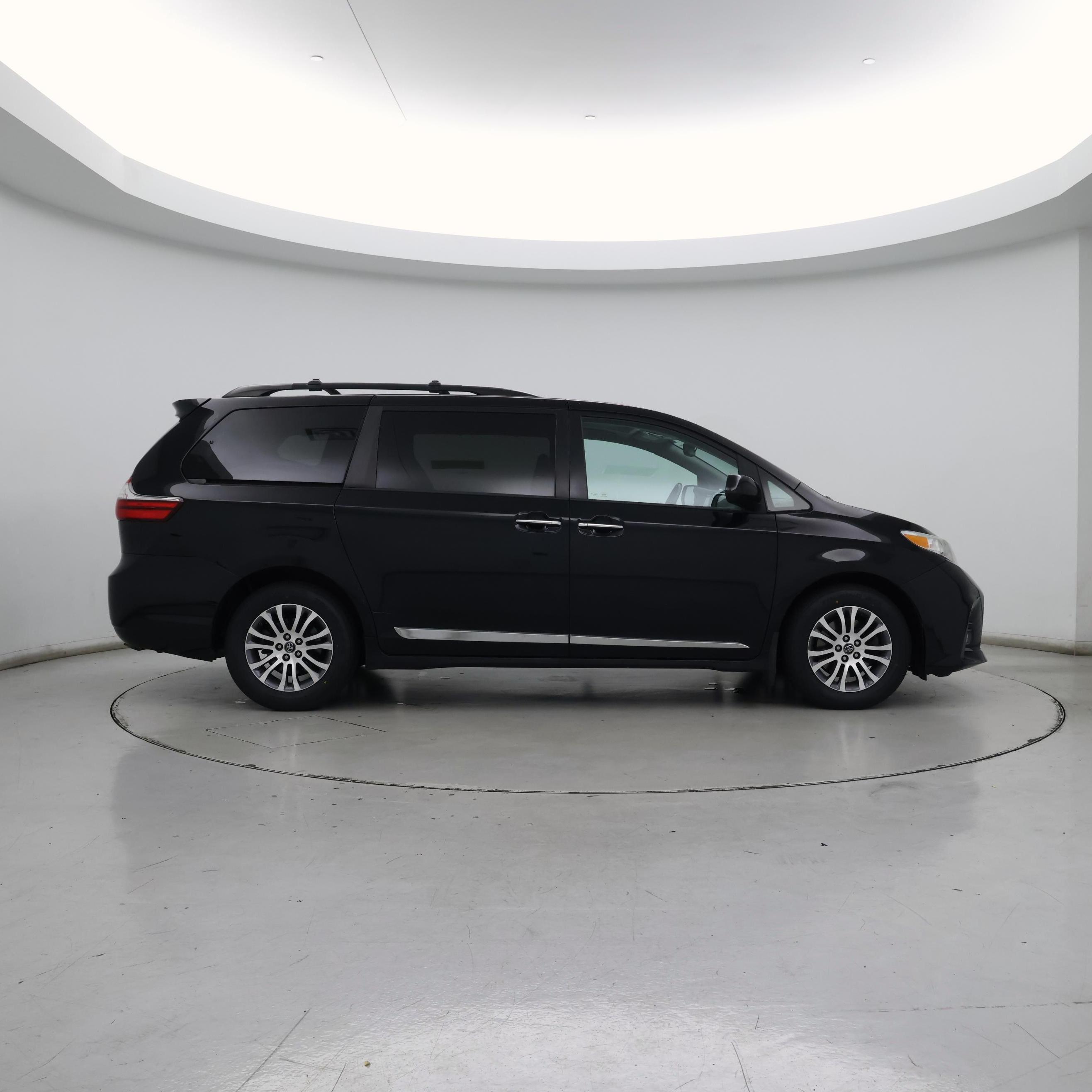 Thumbnail: 2020 Toyota Sienna - 7