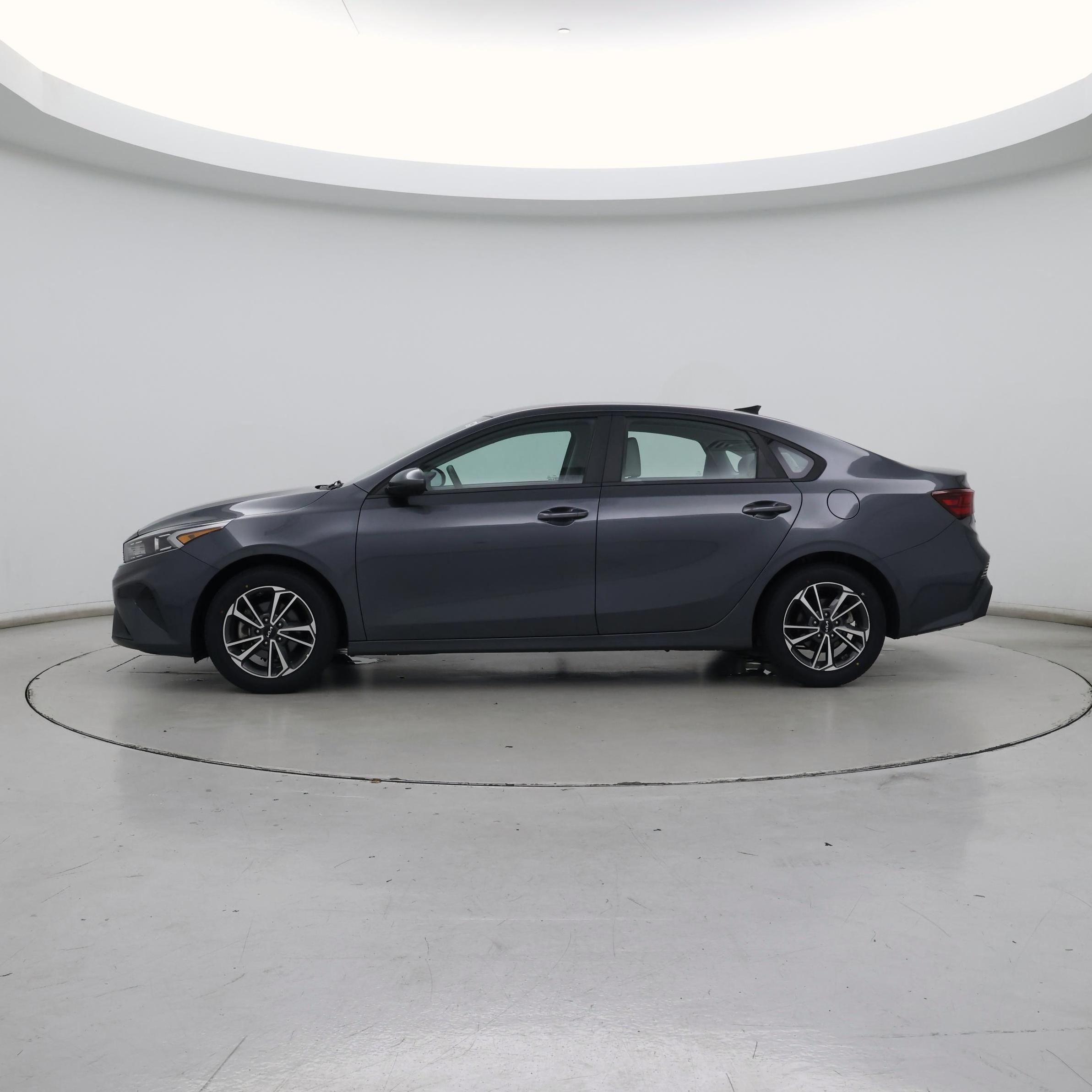 Thumbnail: 2022 Kia Forte - 3