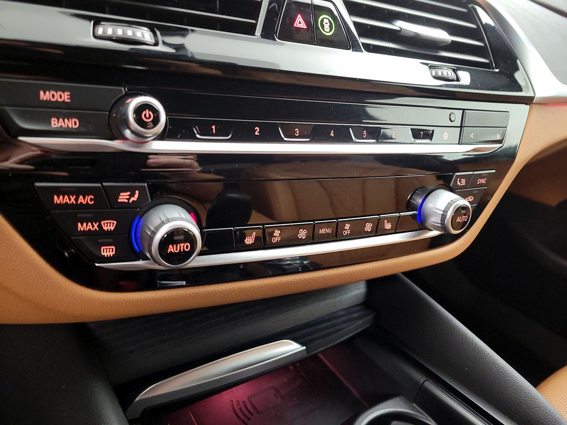 Thumbnail: 2022 BMW 5 Series - 17