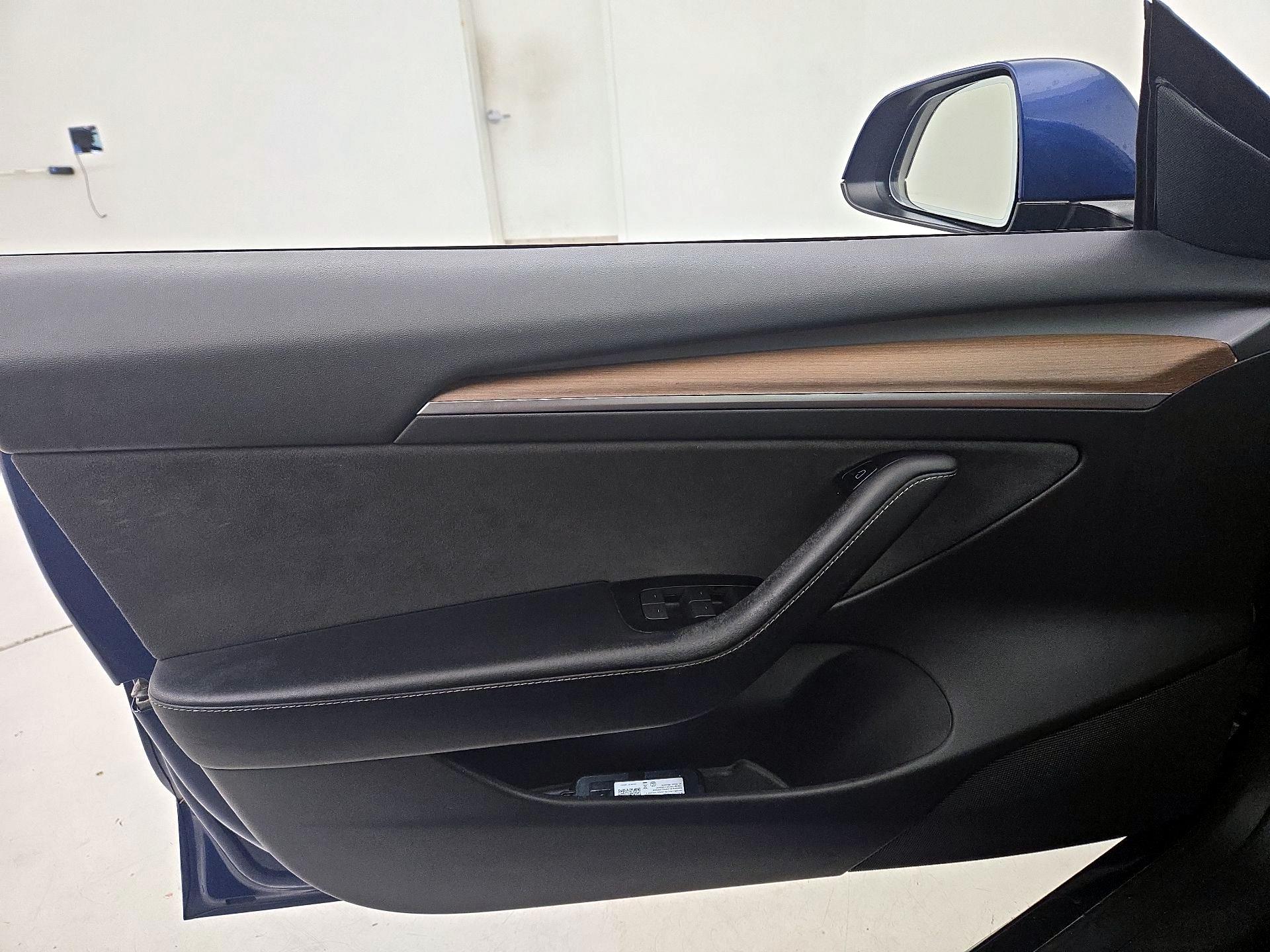 Thumbnail: 2021 Tesla Model 3 - 12