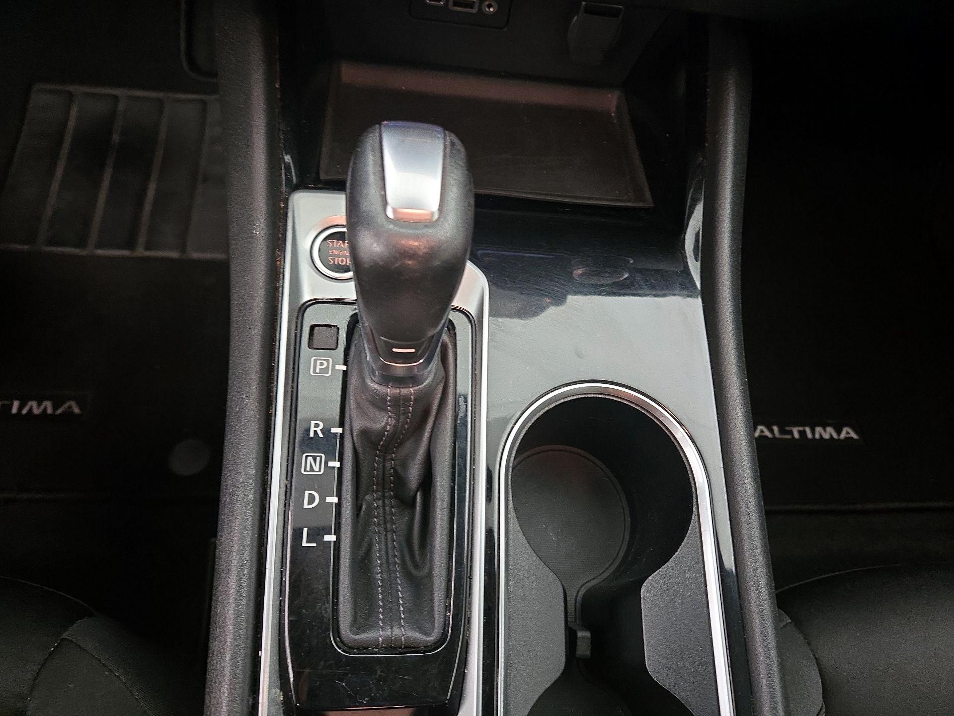 Thumbnail: 2020 Nissan Altima - 16