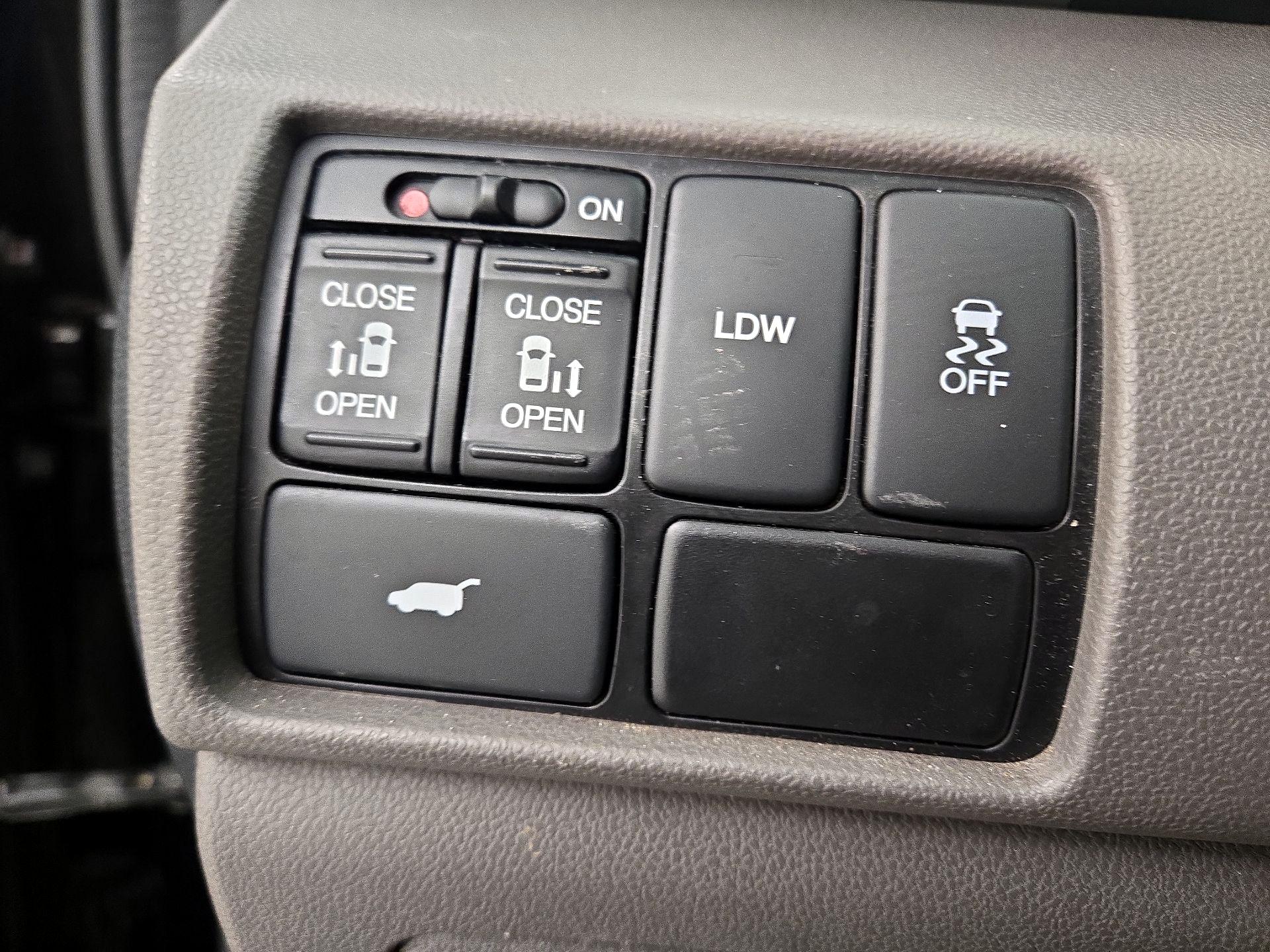 Thumbnail: 2016 Honda Odyssey - 13