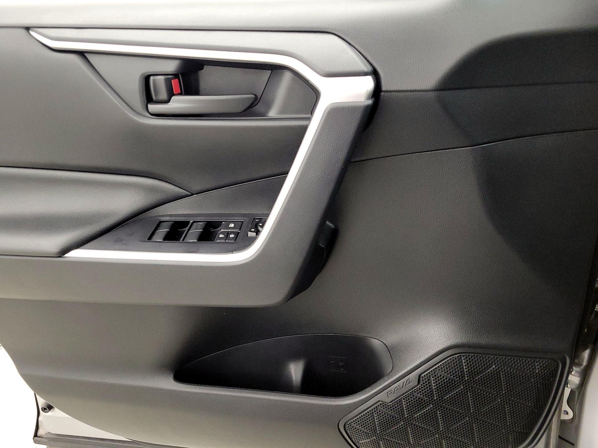Thumbnail: 2019 Toyota RAV4 - 12