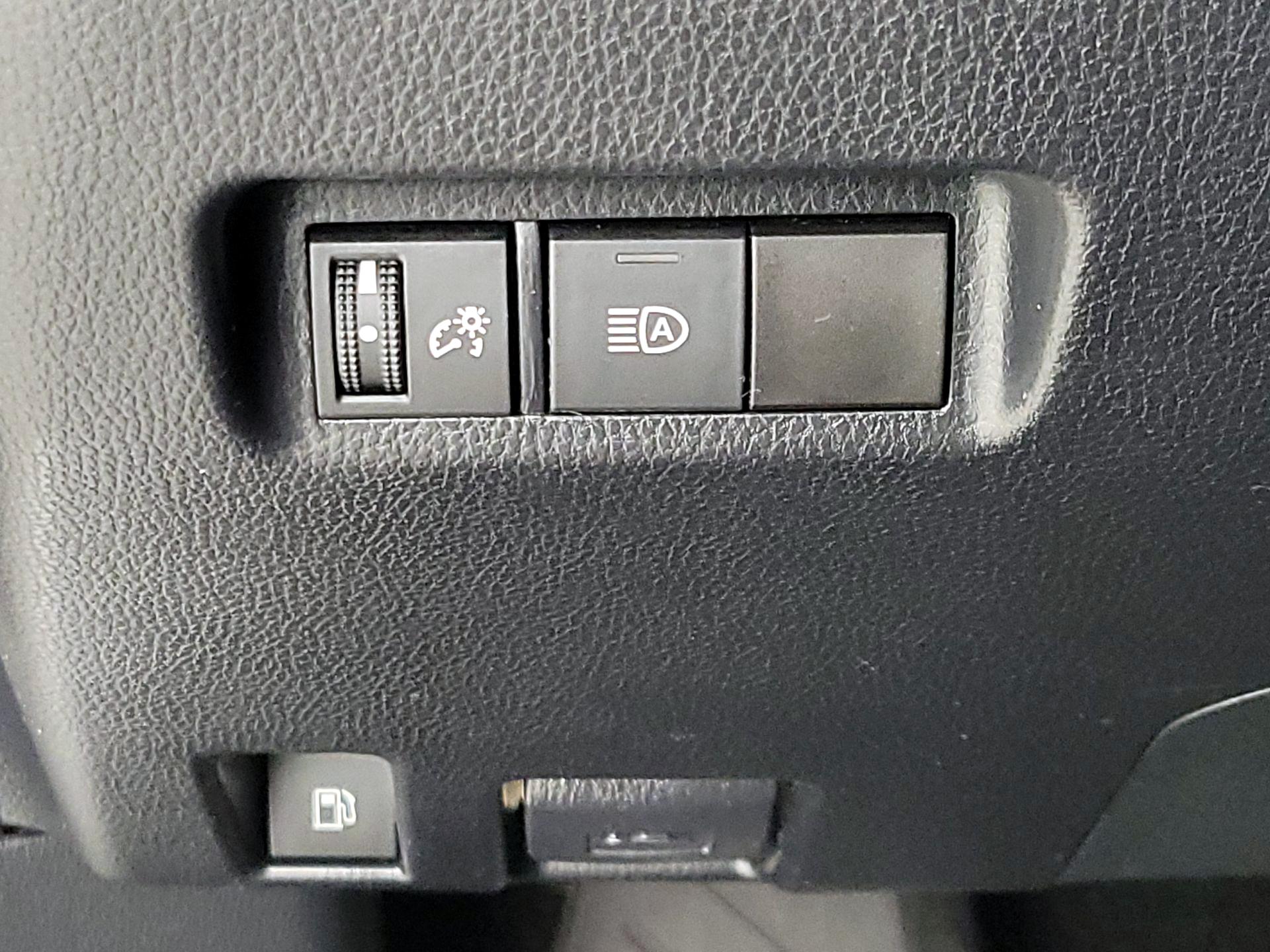 Thumbnail: 2019 Toyota RAV4 - 13