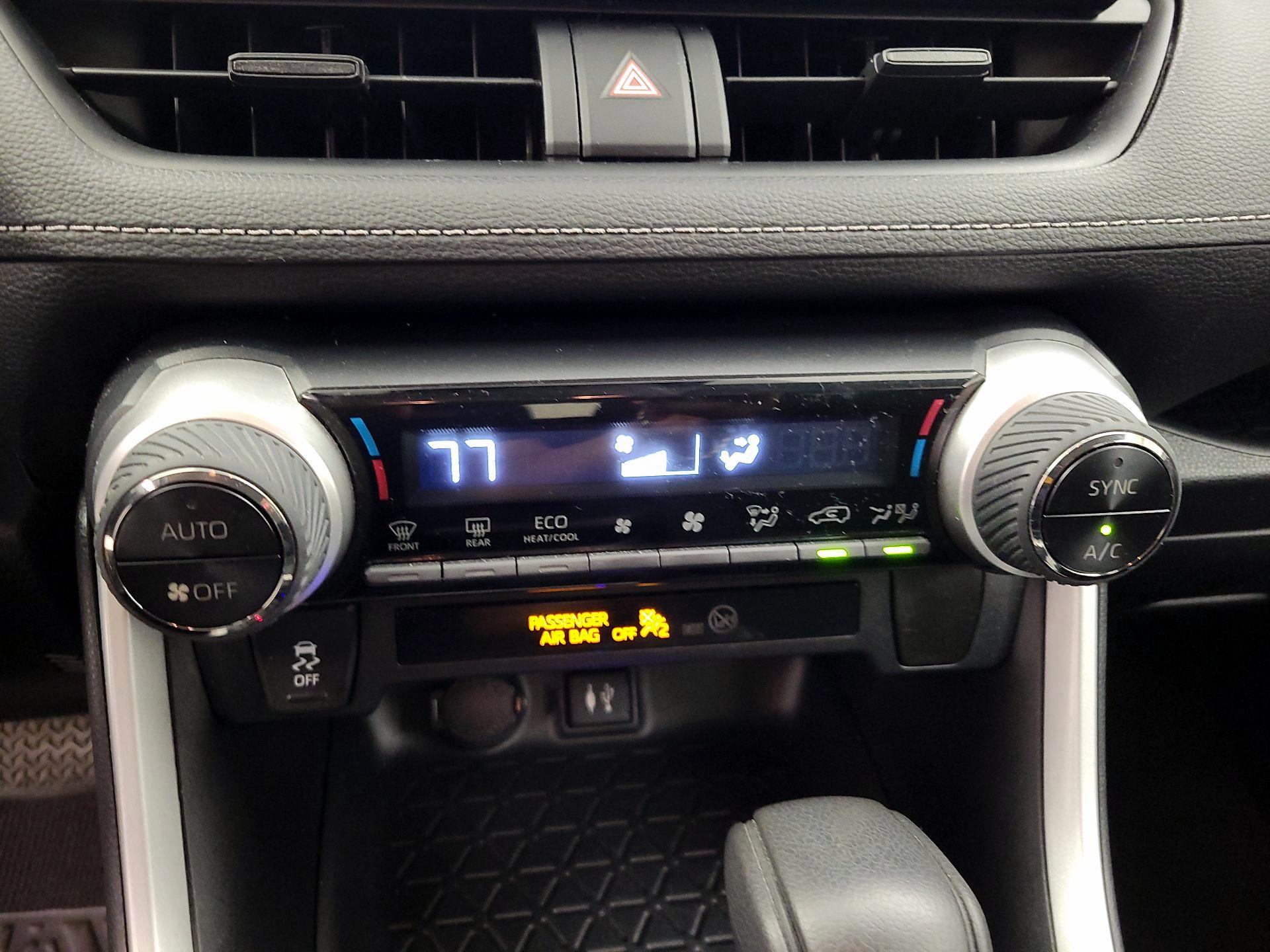 Thumbnail: 2019 Toyota RAV4 - 16