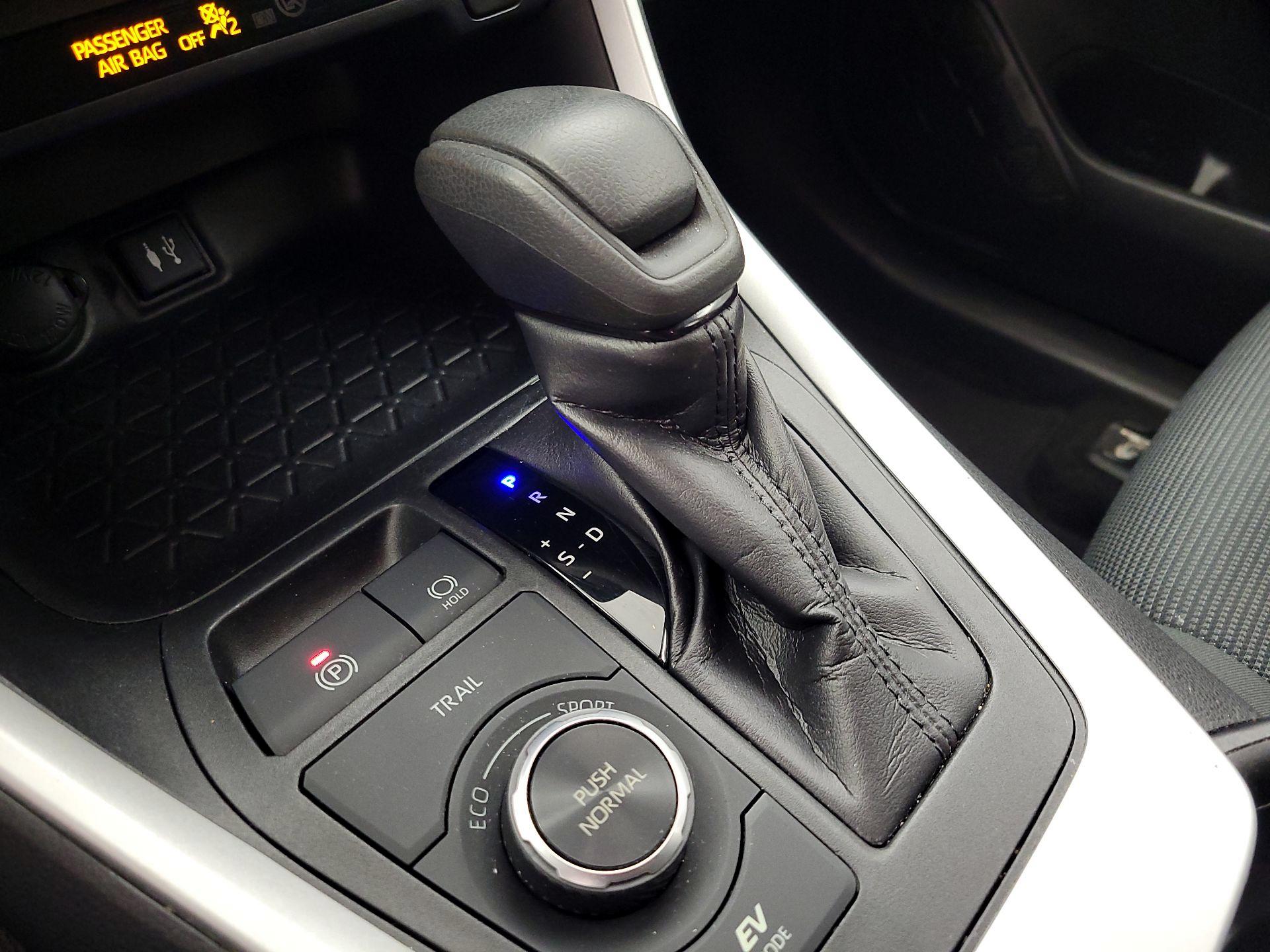Thumbnail: 2019 Toyota RAV4 - 17