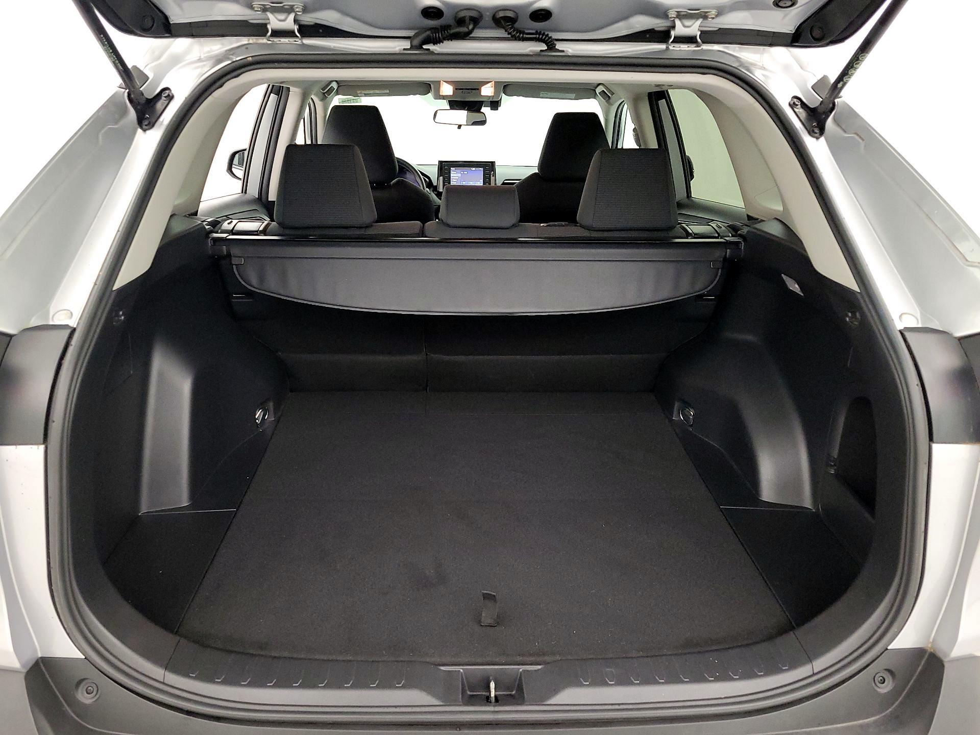 Thumbnail: 2019 Toyota RAV4 - 20