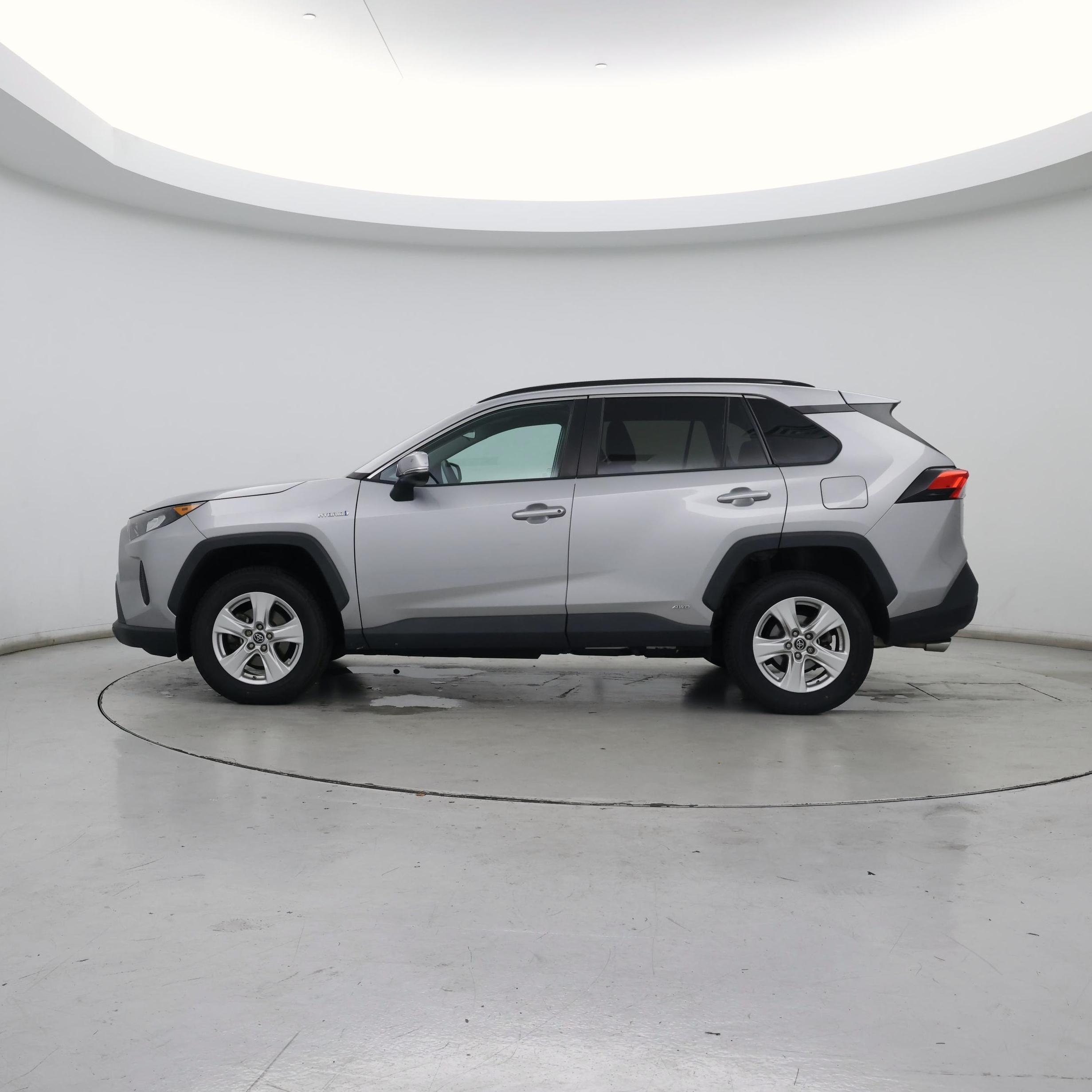 Thumbnail: 2019 Toyota RAV4 - 3