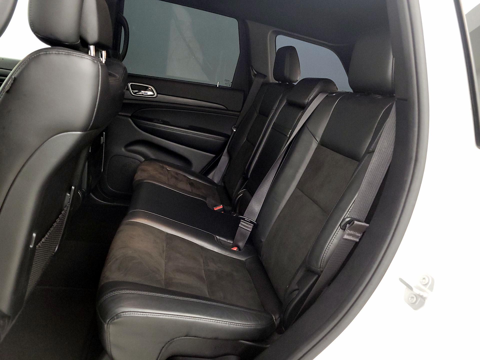 Thumbnail: 2020 Jeep Grand Cherokee - 20
