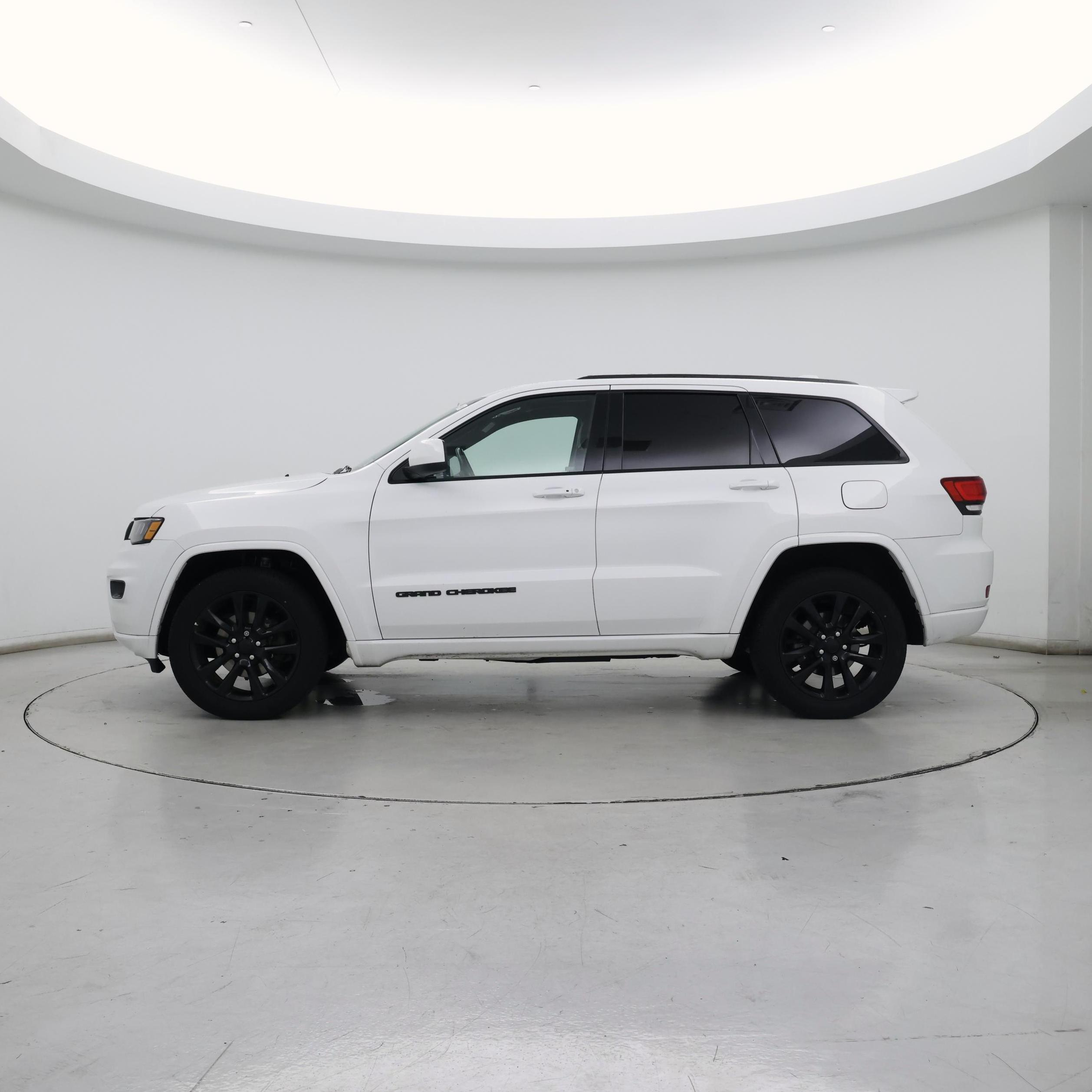 Thumbnail: 2020 Jeep Grand Cherokee - 3