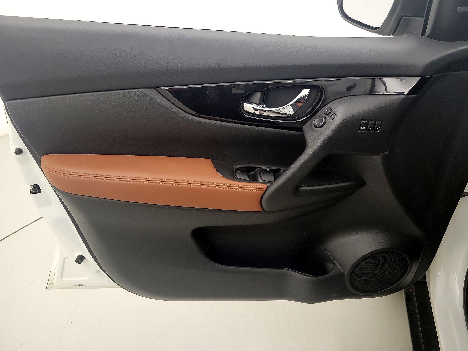 Thumbnail: 2019 Nissan Rogue - 12