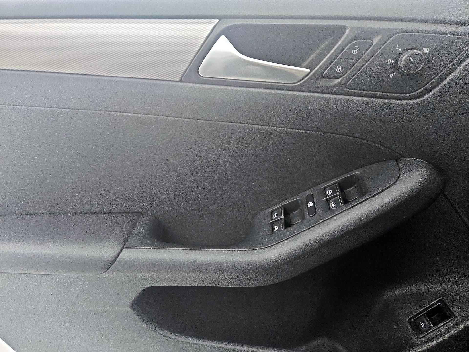 Thumbnail: 2015 Volkswagen Jetta - 12