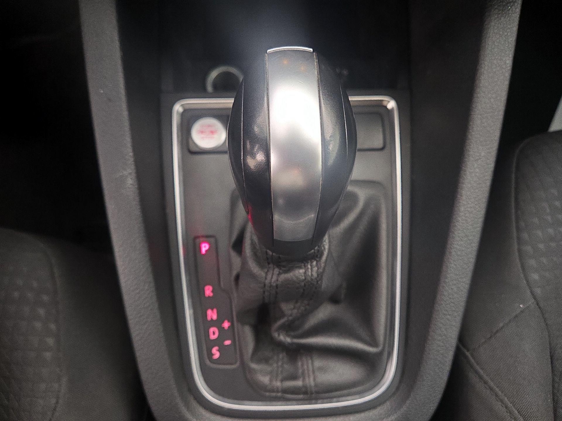 Thumbnail: 2015 Volkswagen Jetta - 16