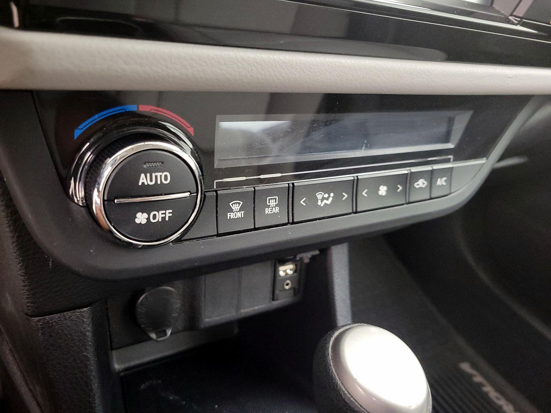 Thumbnail: 2014 Toyota Corolla - 16