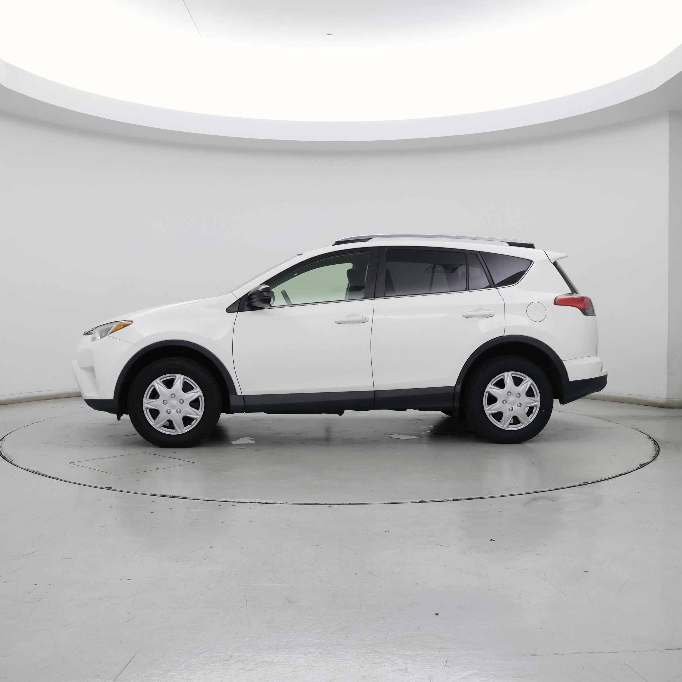 Thumbnail: 2017 Toyota RAV4 - 3