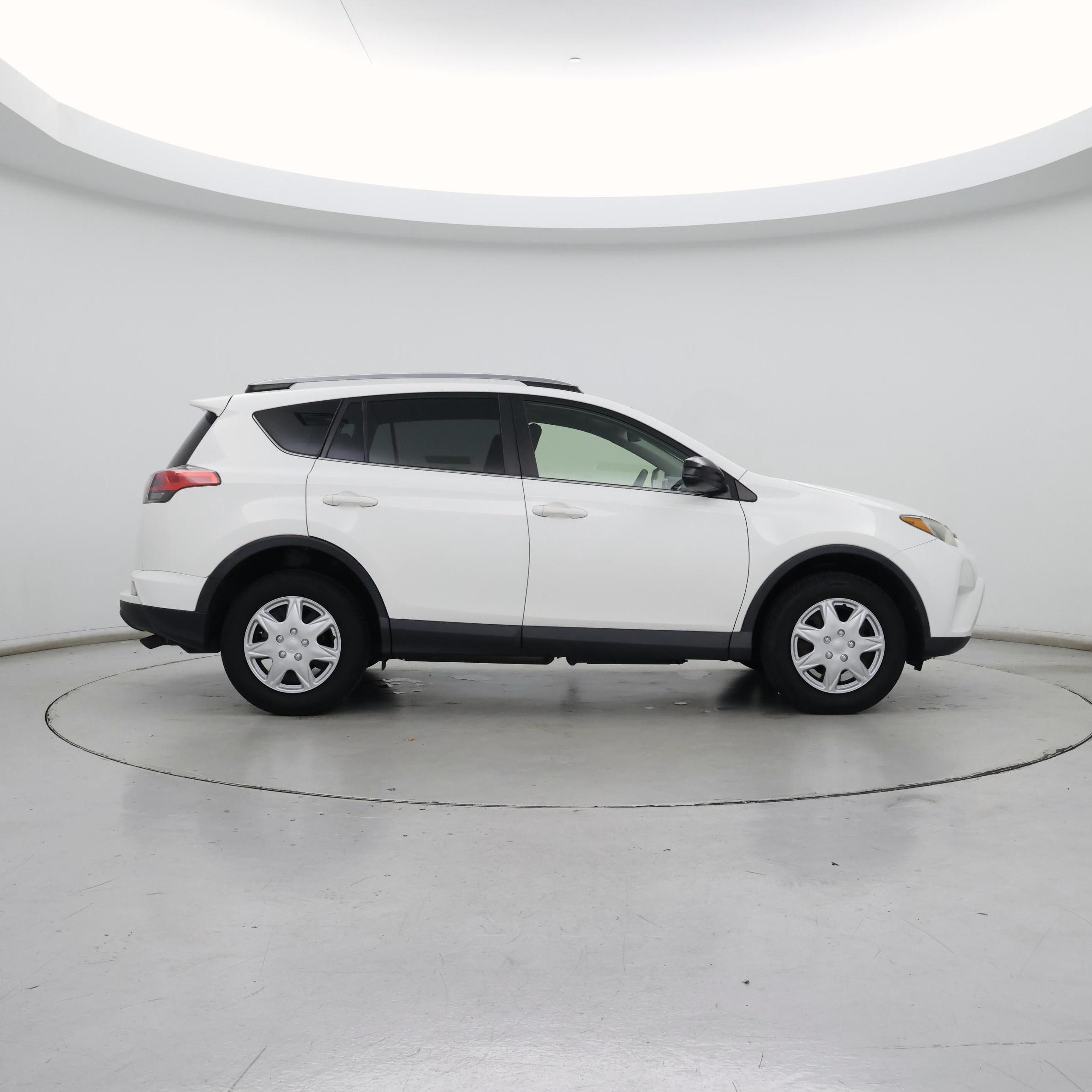 Thumbnail: 2017 Toyota RAV4 - 7
