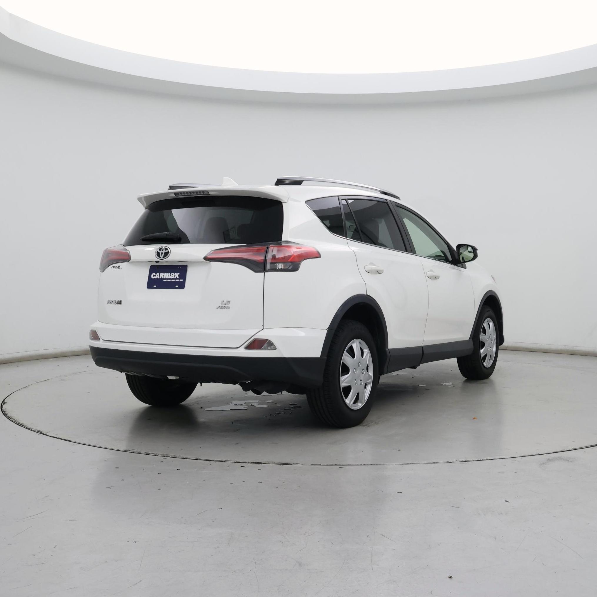 Thumbnail: 2017 Toyota RAV4 - 8