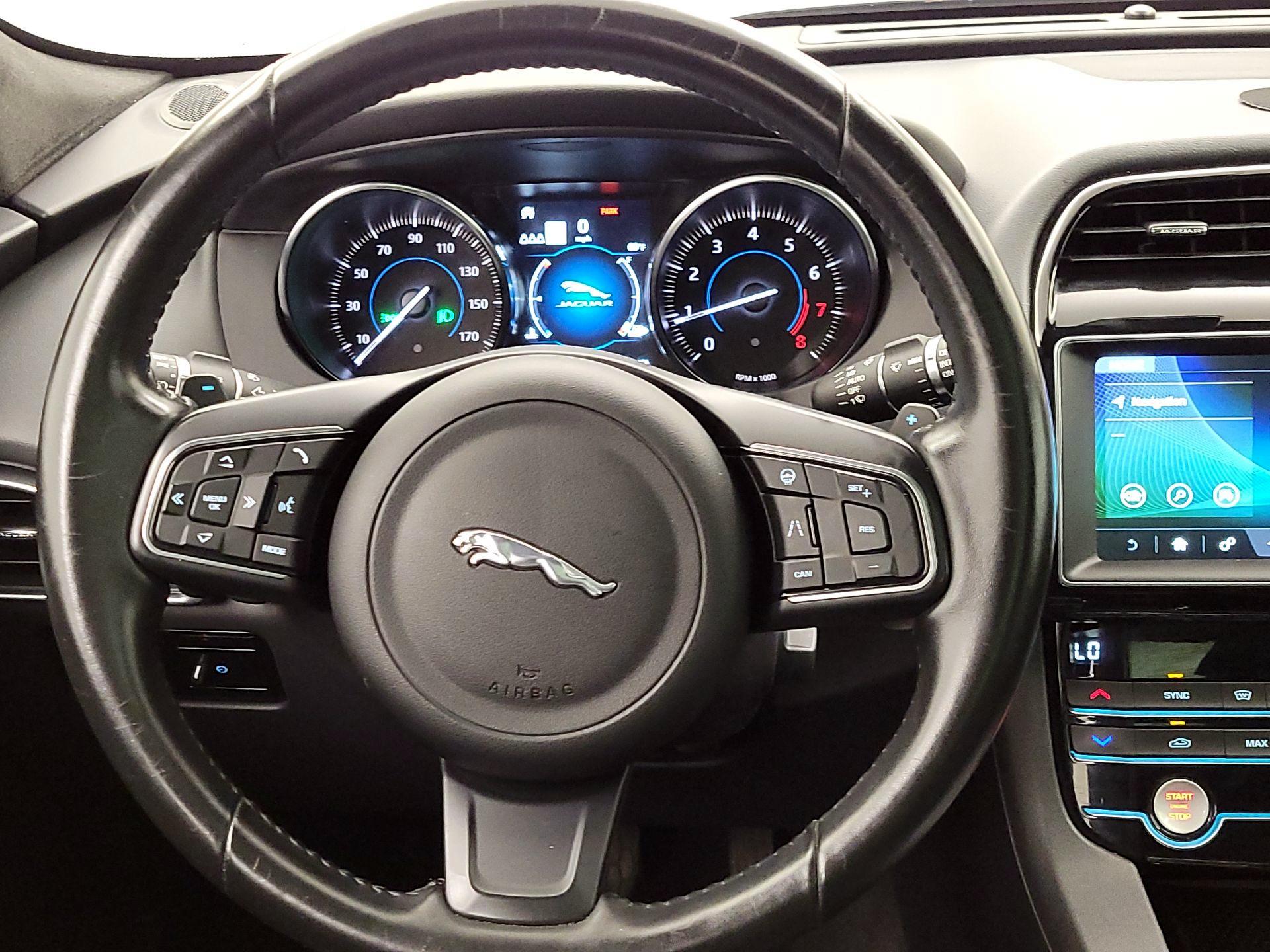 Thumbnail: 2020 Jaguar F-Pace - 10
