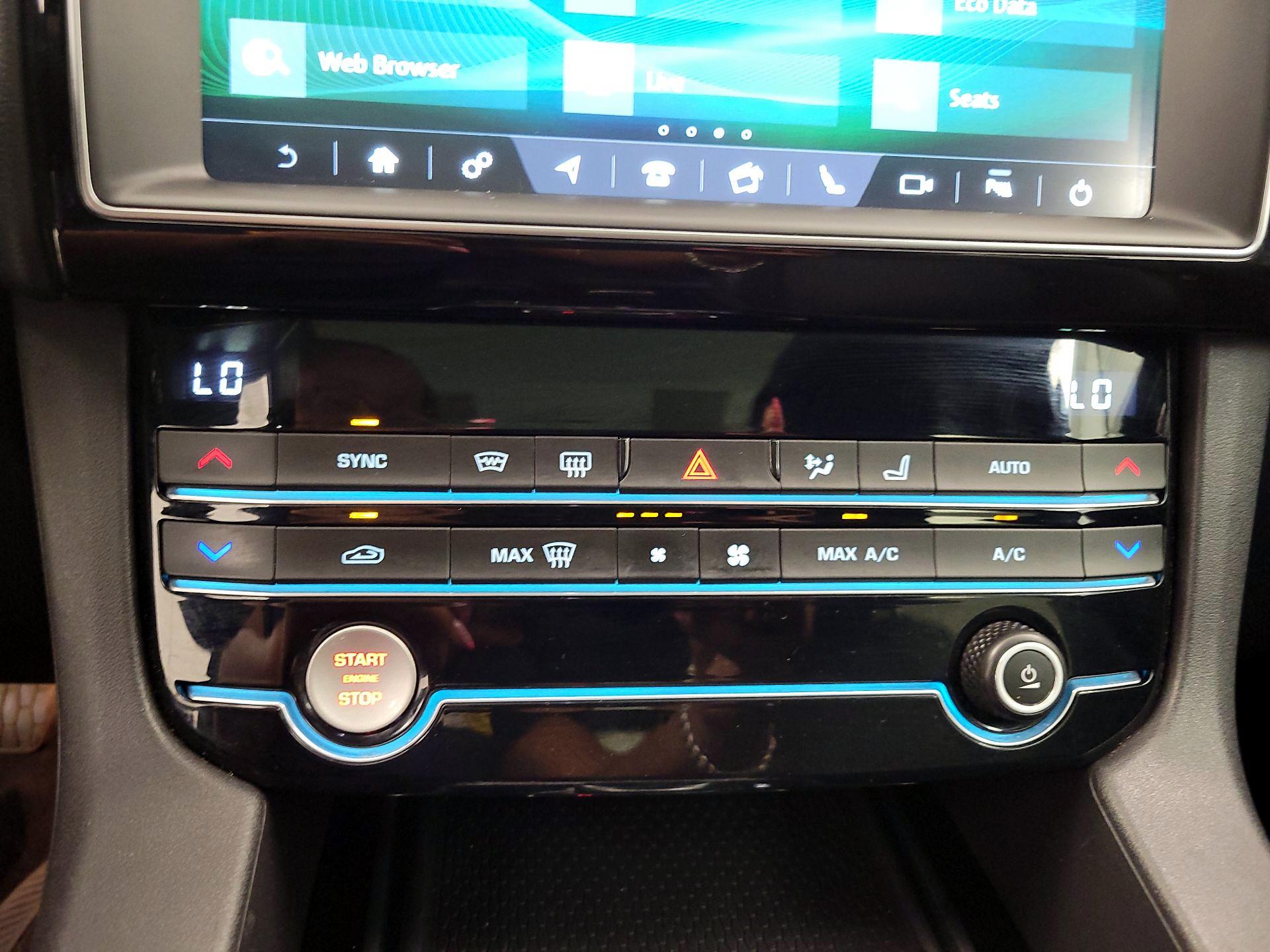 Thumbnail: 2020 Jaguar F-Pace - 17