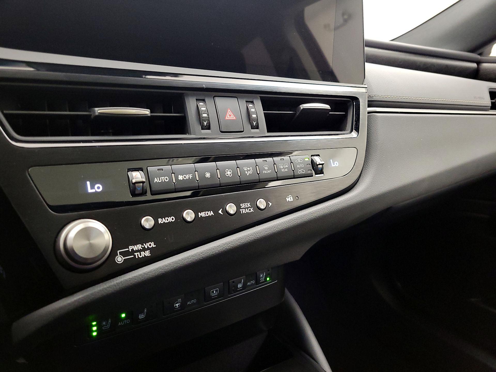 Thumbnail: 2024 Lexus ES - 16