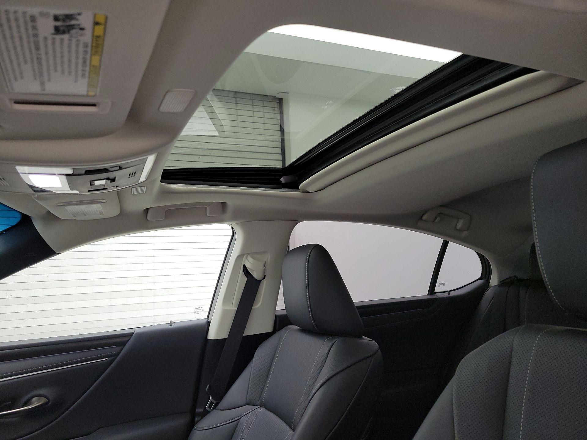 Thumbnail: 2024 Lexus ES - 19