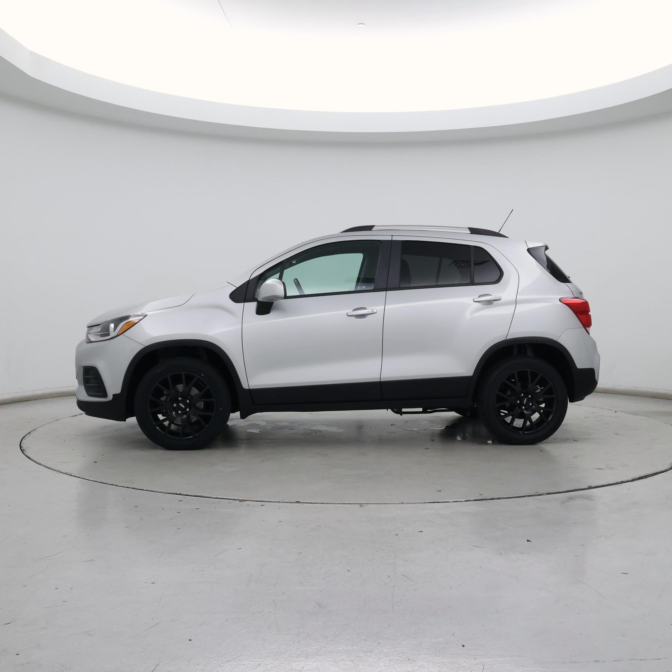 Thumbnail: 2021 Chevrolet Trax - 3