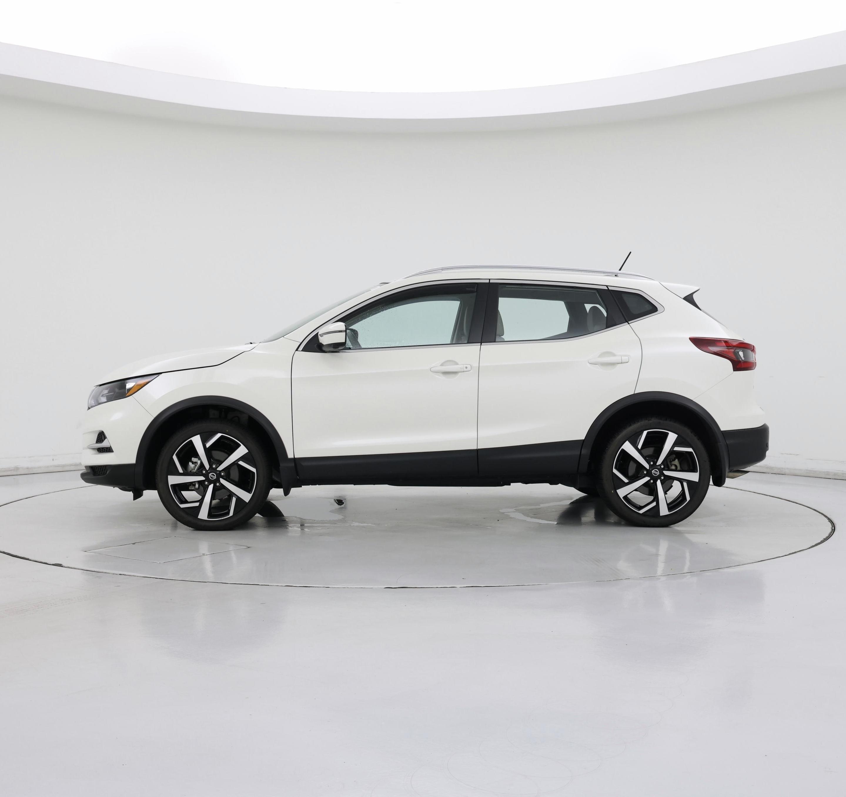 Thumbnail: 2022 Nissan Rogue Sport - 3