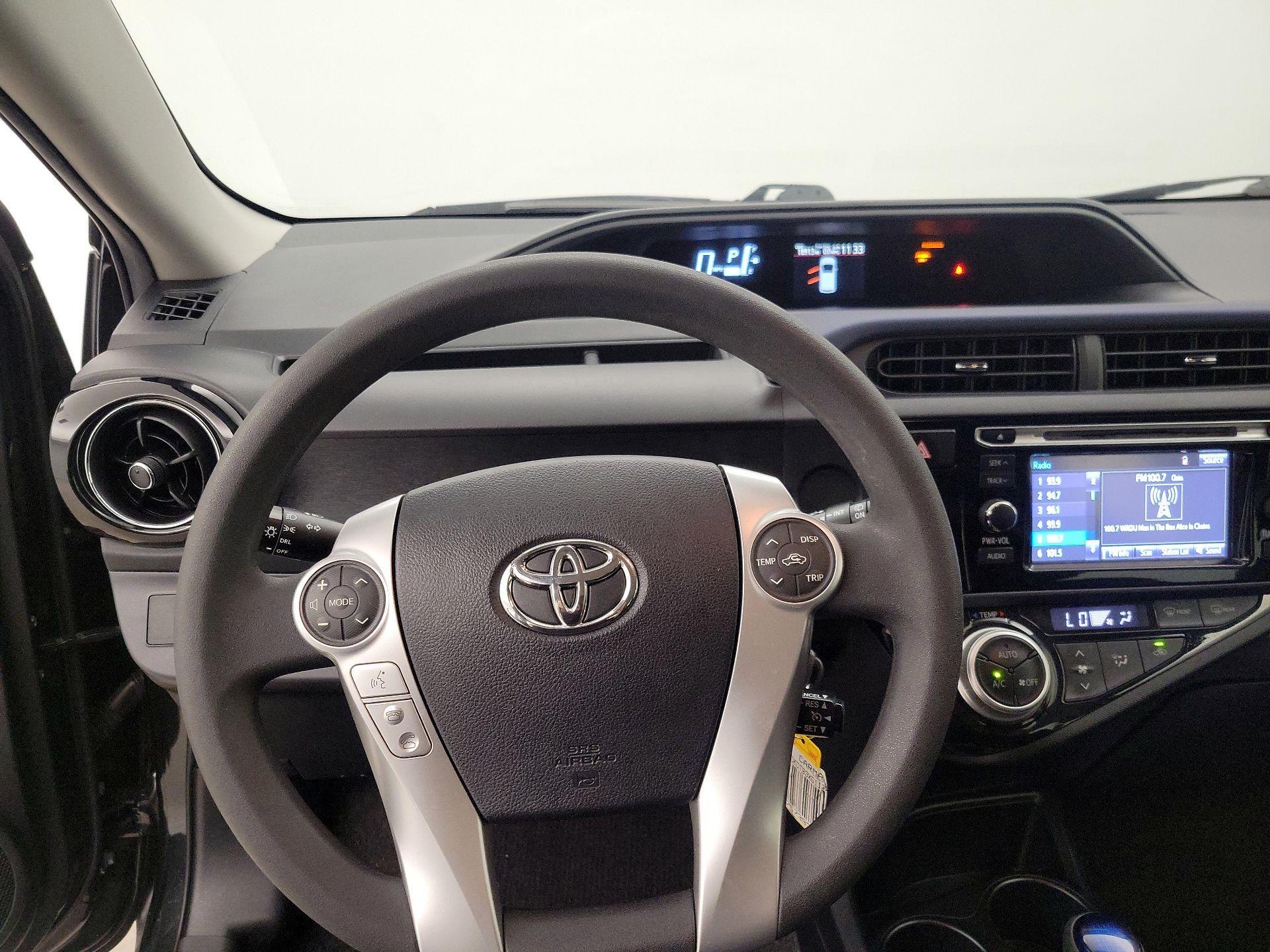 Thumbnail: 2016 Toyota Prius c - 10