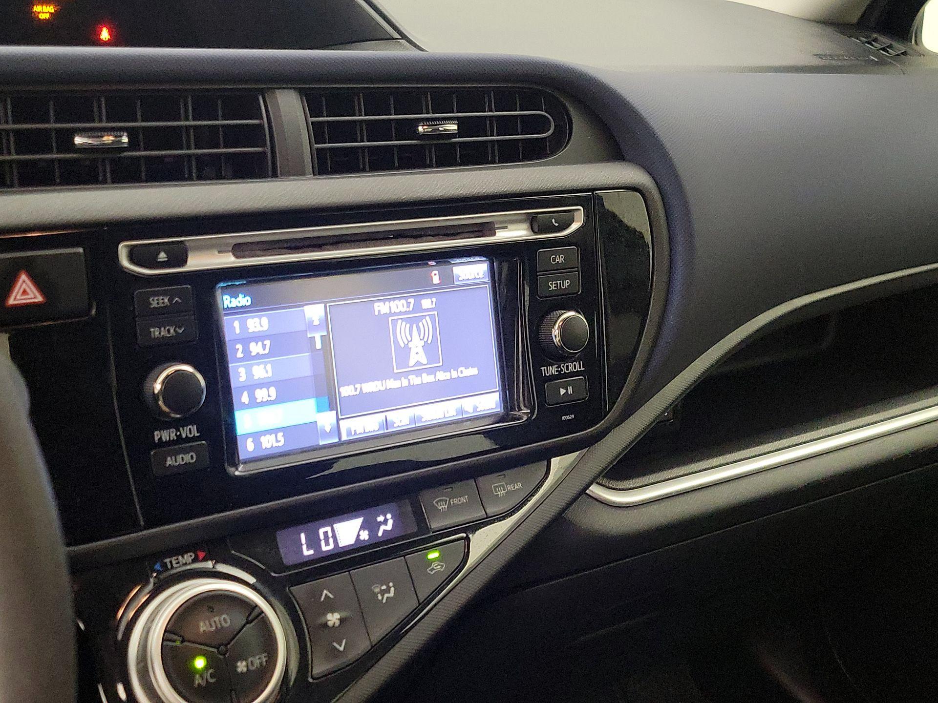 Thumbnail: 2016 Toyota Prius c - 14