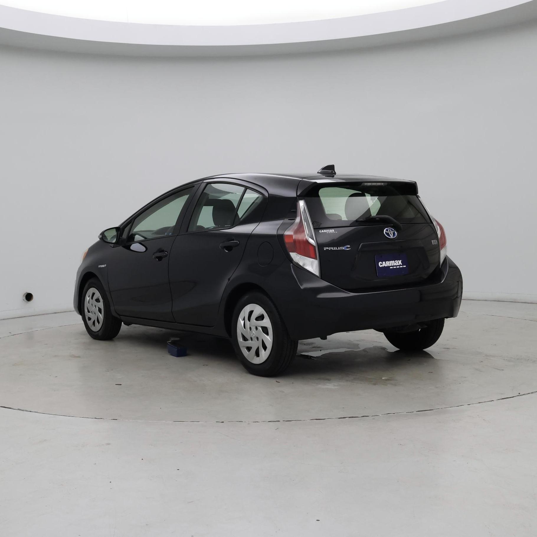 Thumbnail: 2016 Toyota Prius c - 2