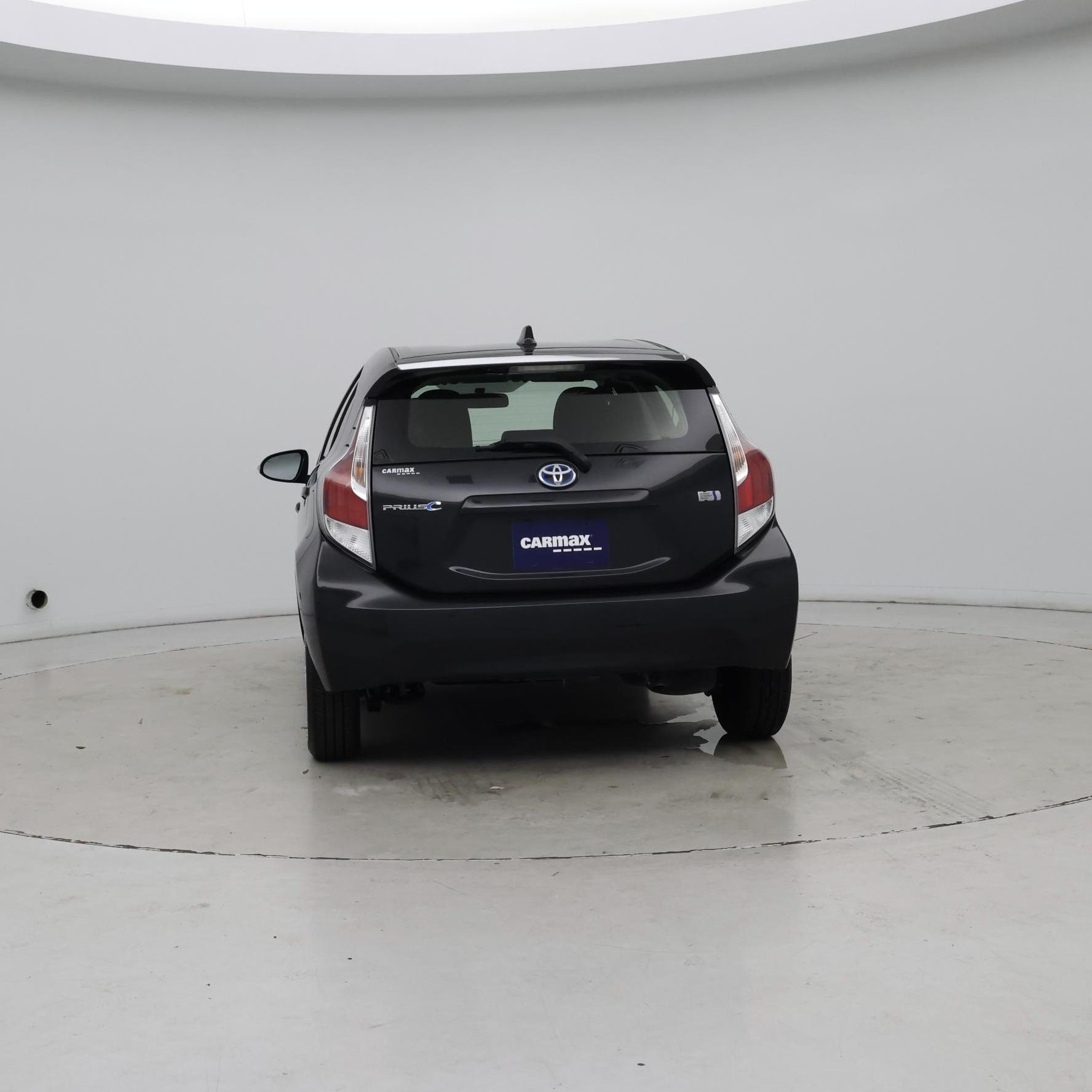 Thumbnail: 2016 Toyota Prius c - 6