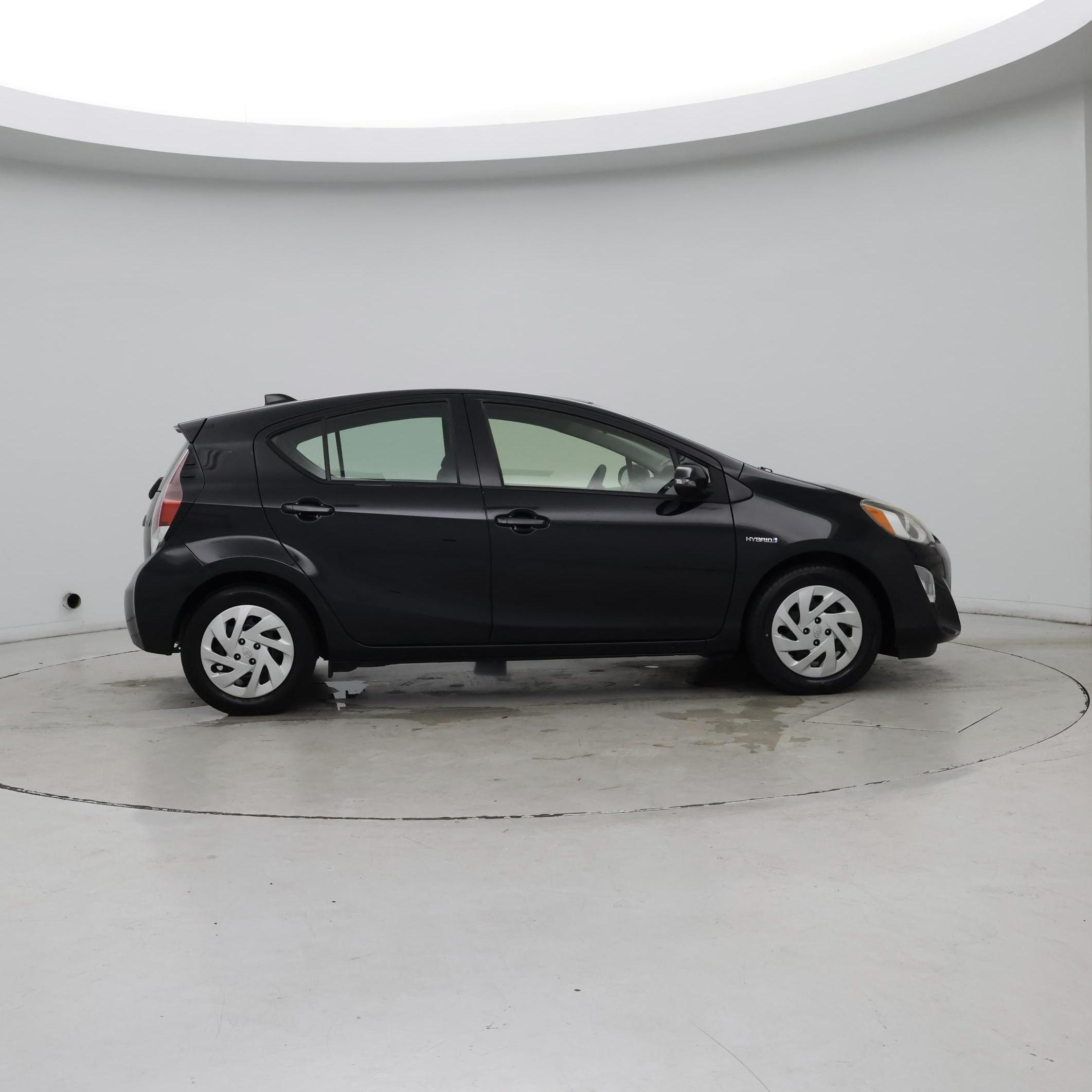 Thumbnail: 2016 Toyota Prius c - 7