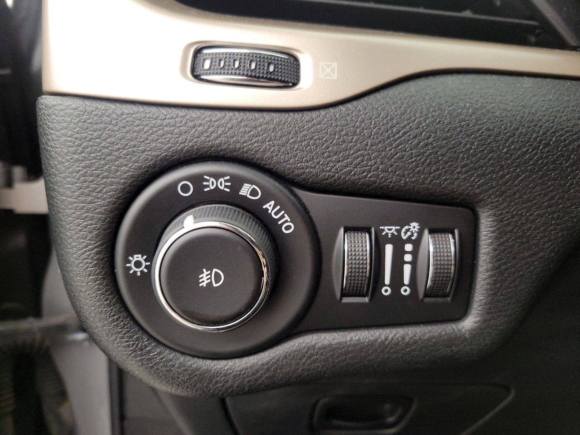 Thumbnail: 2014 Jeep Cherokee - 13