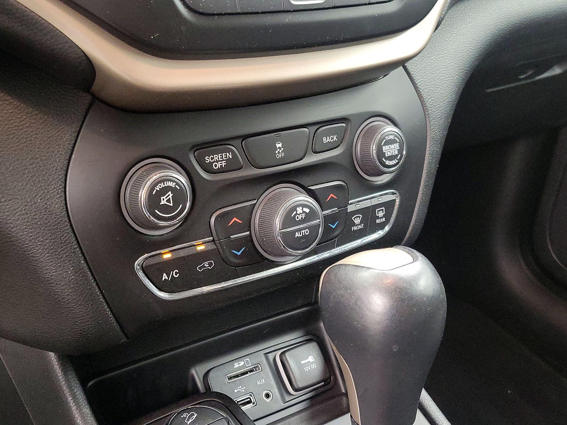 Thumbnail: 2014 Jeep Cherokee - 16