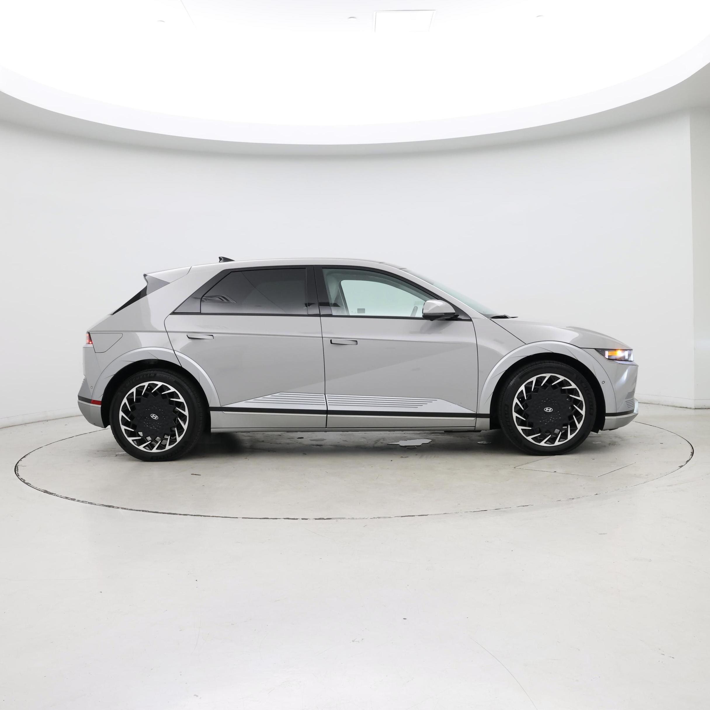 Thumbnail: 2023 Hyundai Ioniq 5 - 7