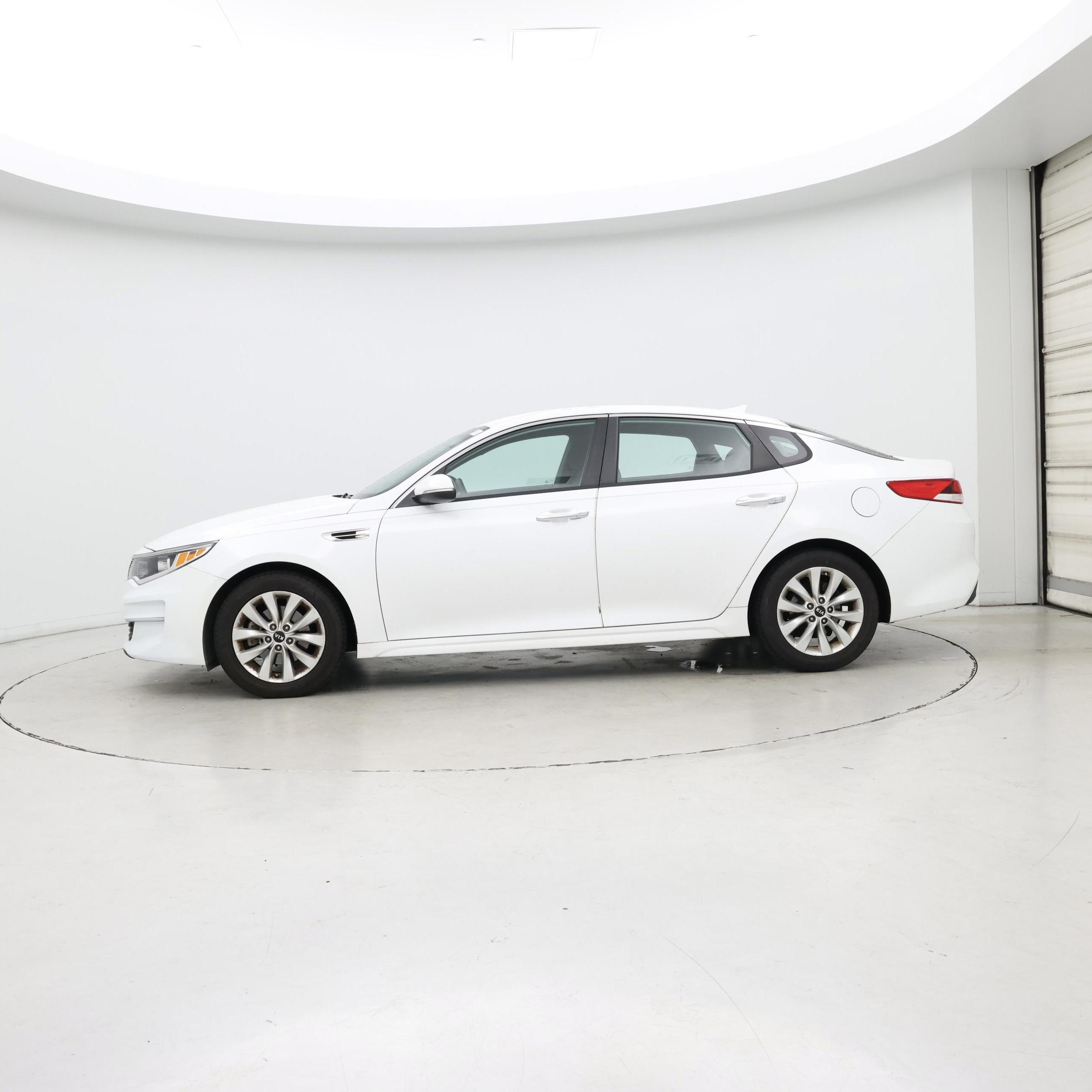 Thumbnail: 2018 Kia Optima - 3