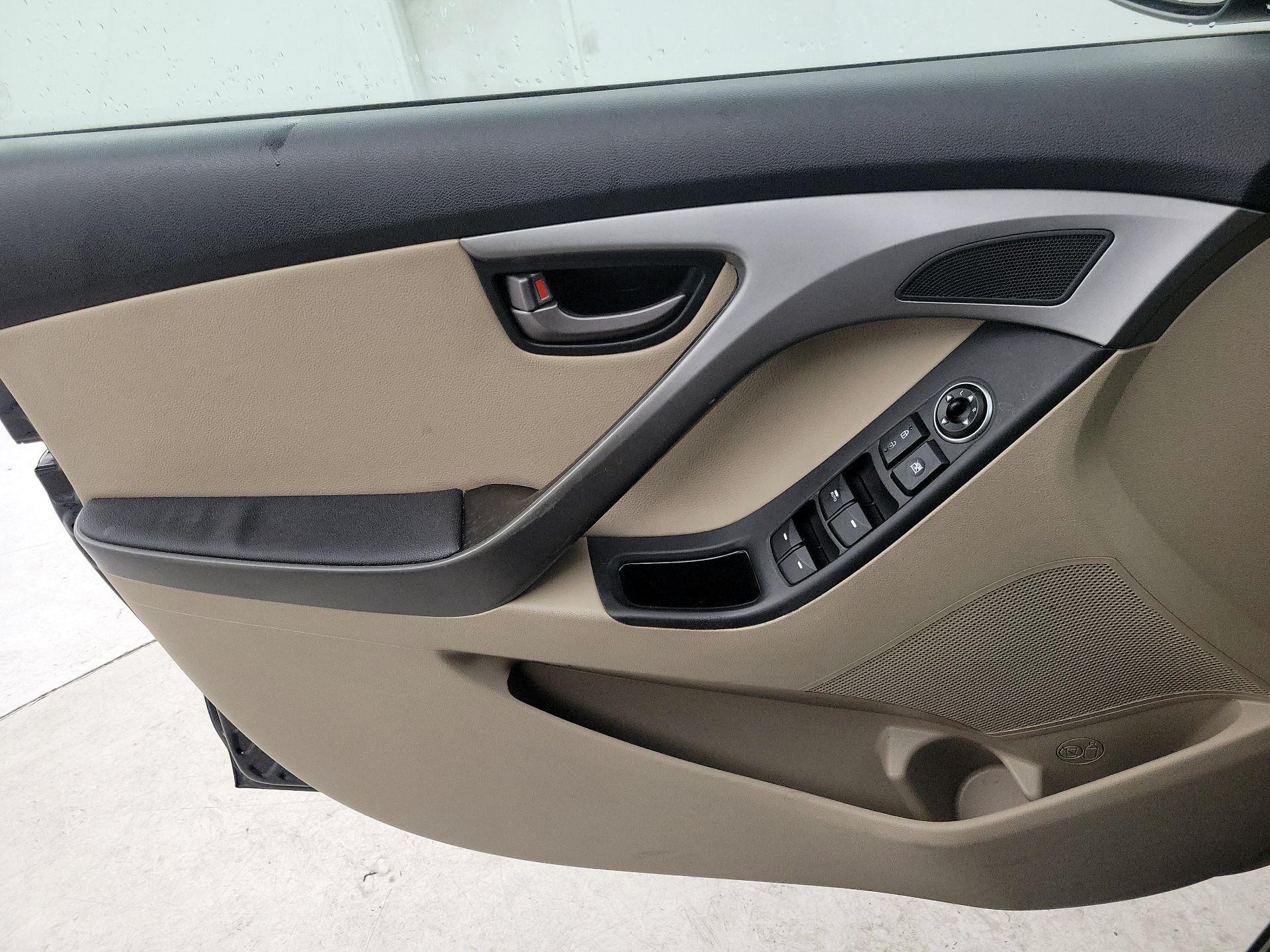 Thumbnail: 2014 Hyundai Elantra - 12