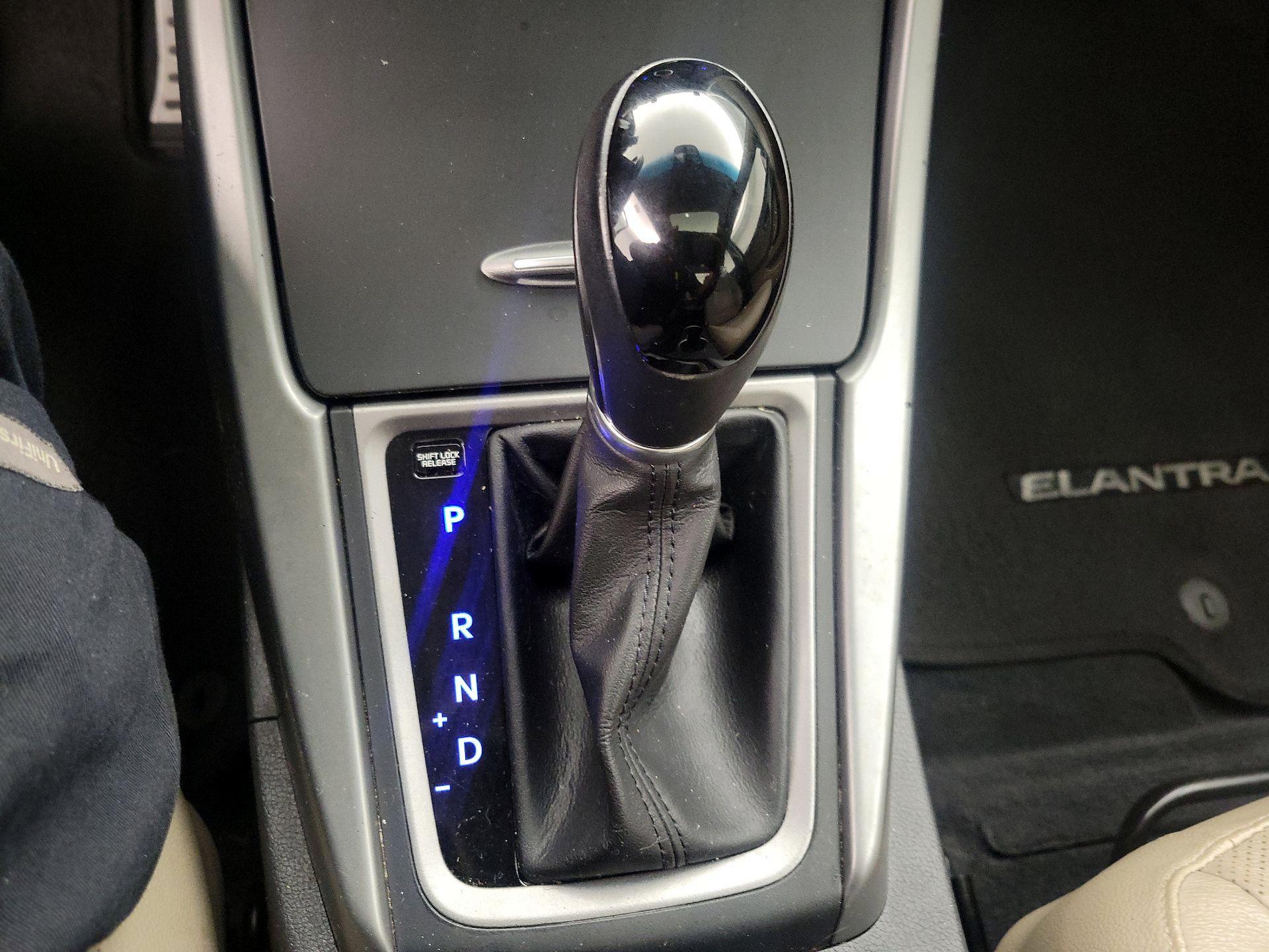 Thumbnail: 2014 Hyundai Elantra - 17