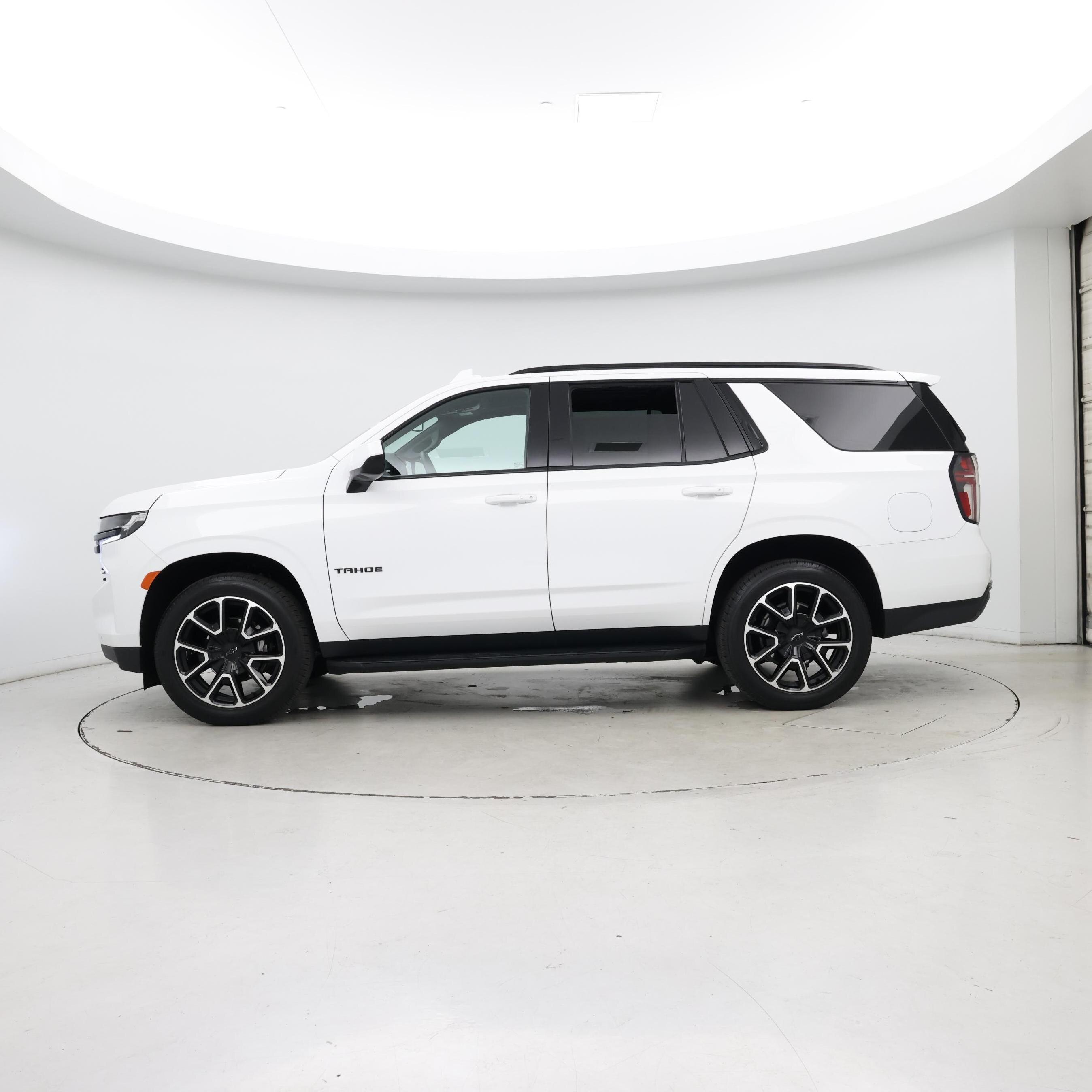 Thumbnail: 2023 Chevrolet Tahoe - 3