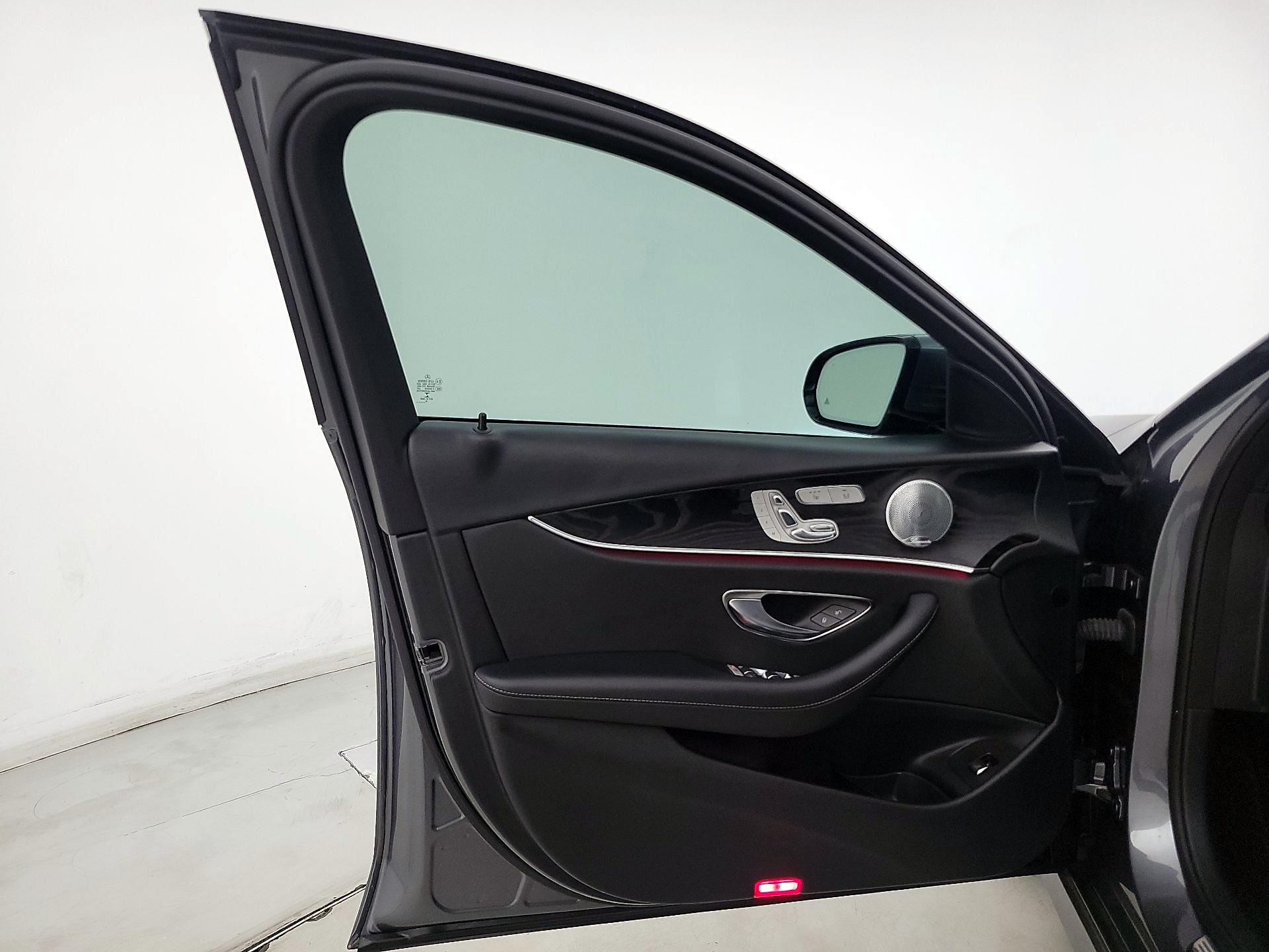 Thumbnail: 2019 Mercedes-Benz E-Class - 12