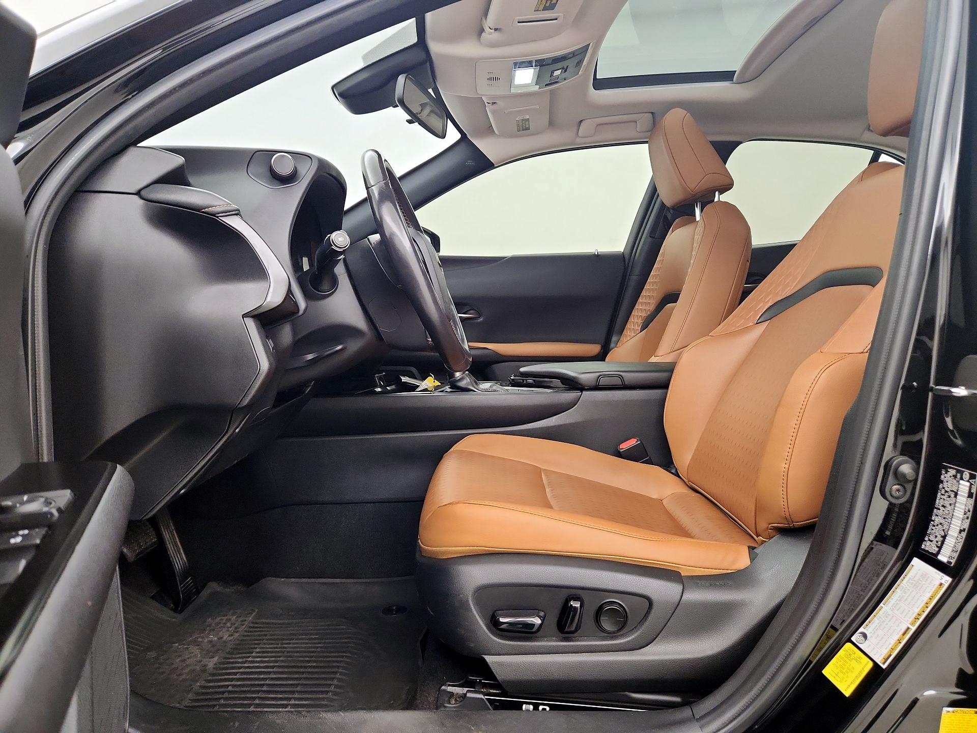 Thumbnail: 2021 Lexus UX - 11