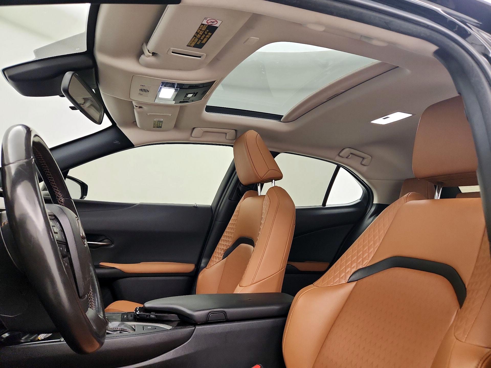 Thumbnail: 2021 Lexus UX - 19
