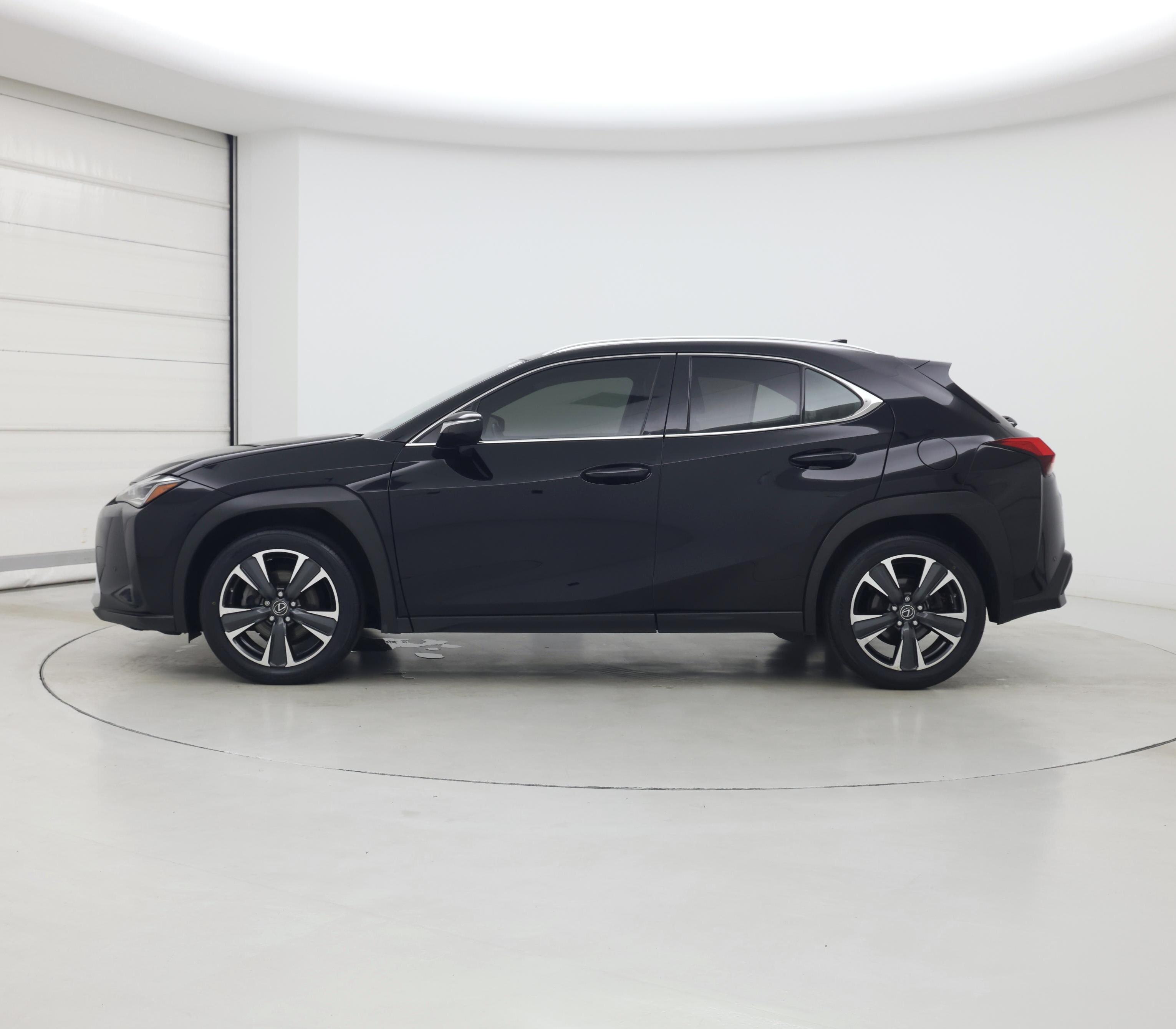 Thumbnail: 2021 Lexus UX - 3