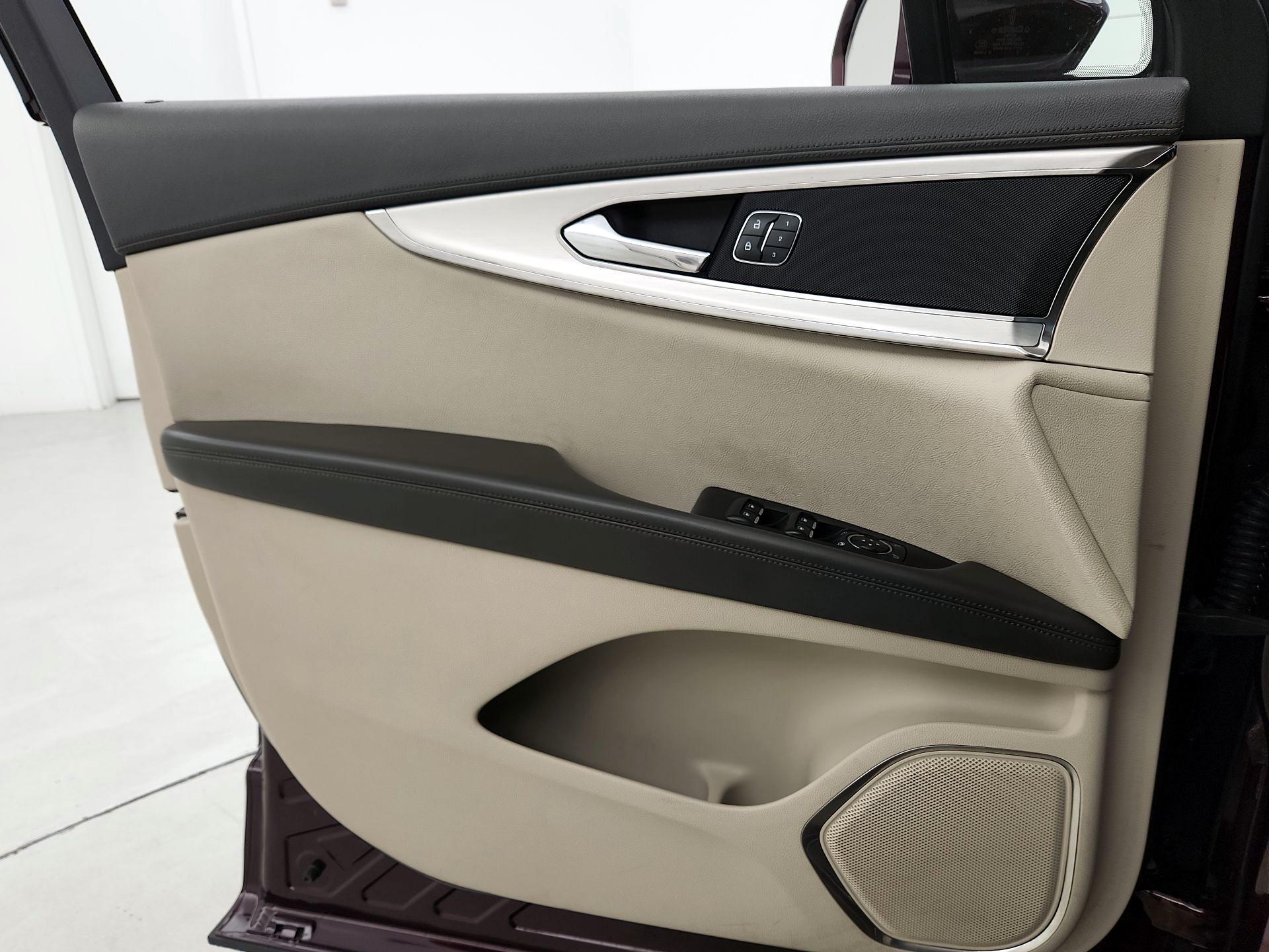 Thumbnail: 2020 Lincoln Nautilus - 12