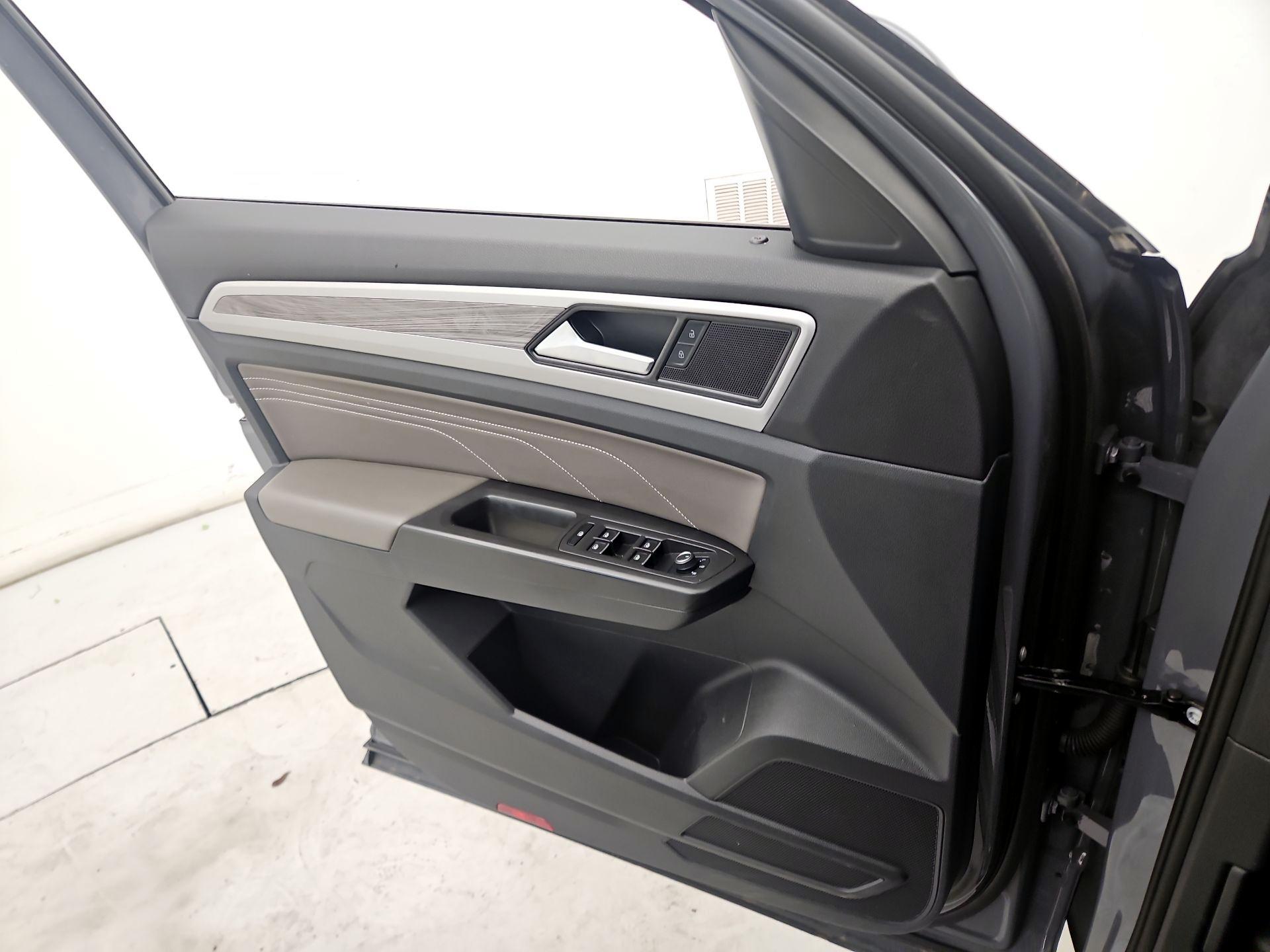 Thumbnail: 2022 Volkswagen Atlas - 12