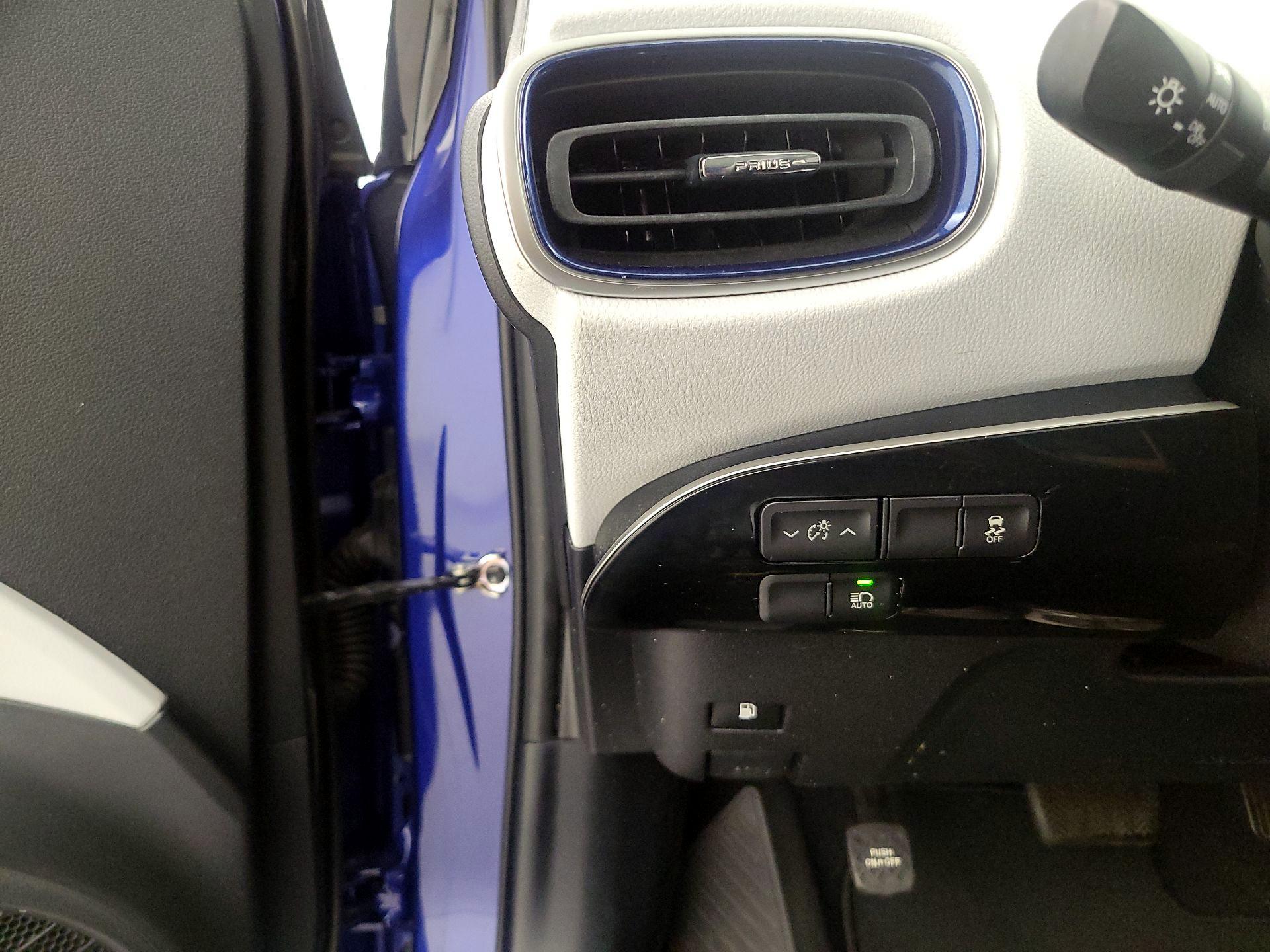Thumbnail: 2016 Toyota Prius - 13