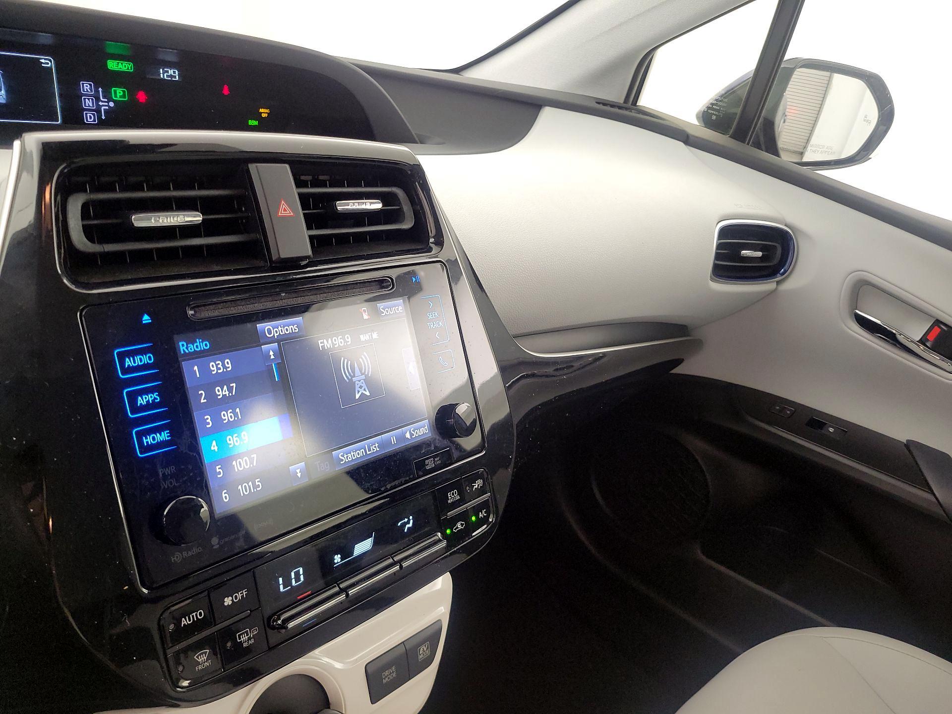 Thumbnail: 2016 Toyota Prius - 16