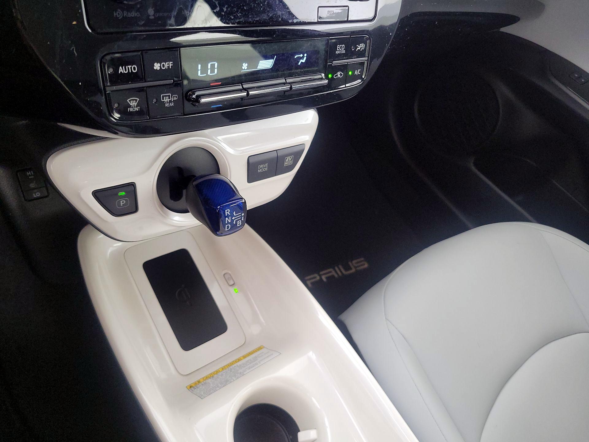 Thumbnail: 2016 Toyota Prius - 17