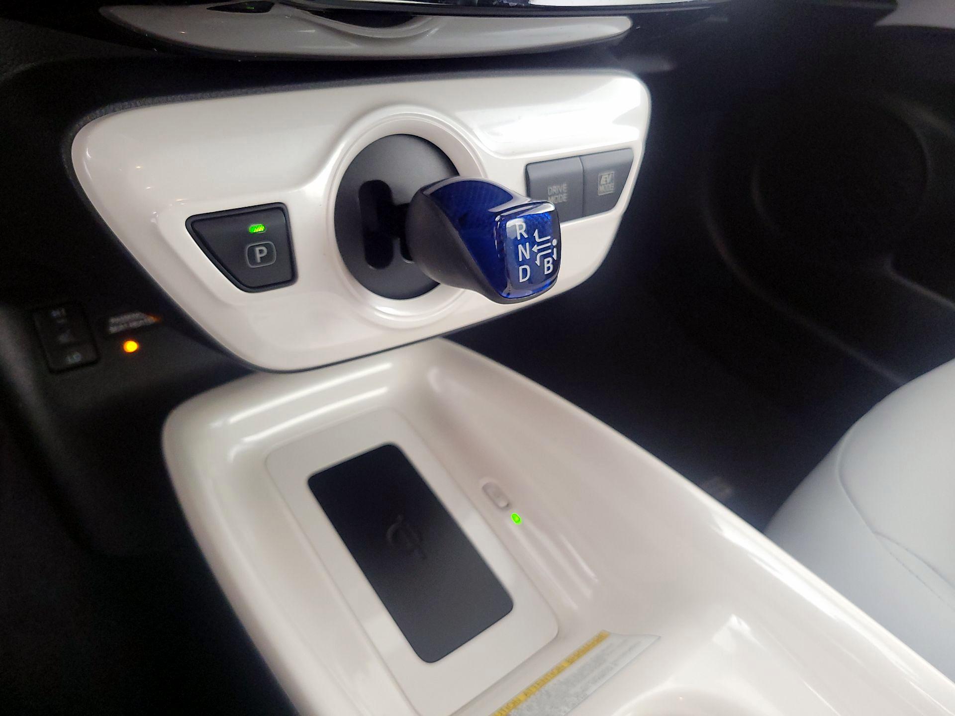 Thumbnail: 2016 Toyota Prius - 18